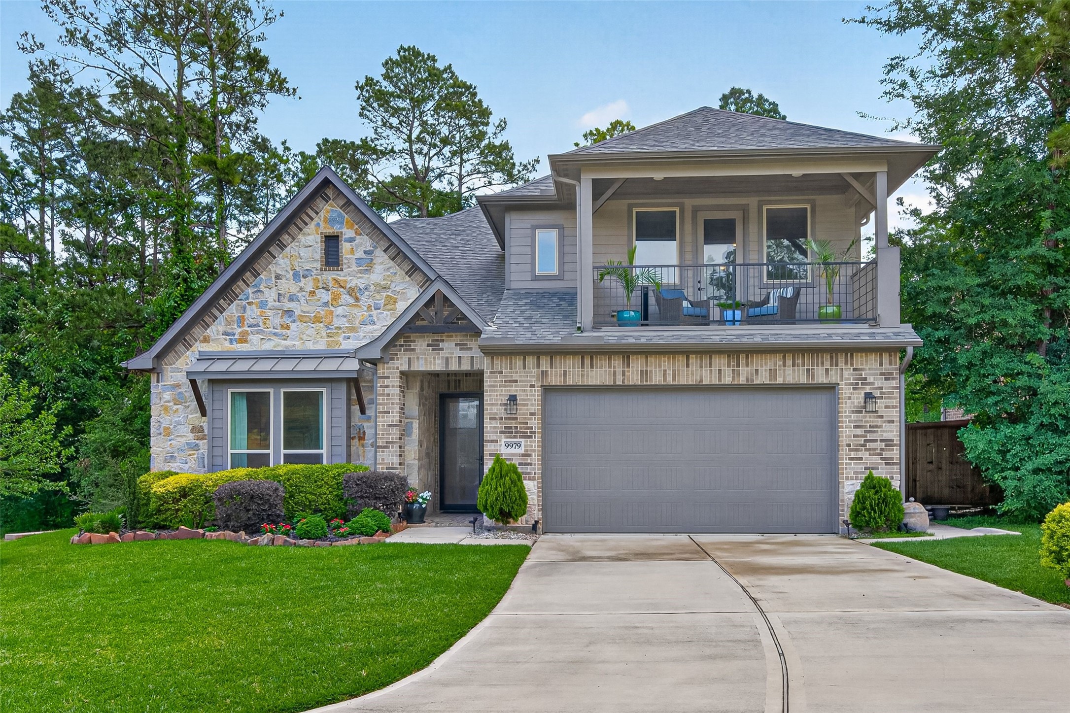 9979 Pebble Glen Drive Property Photo 1