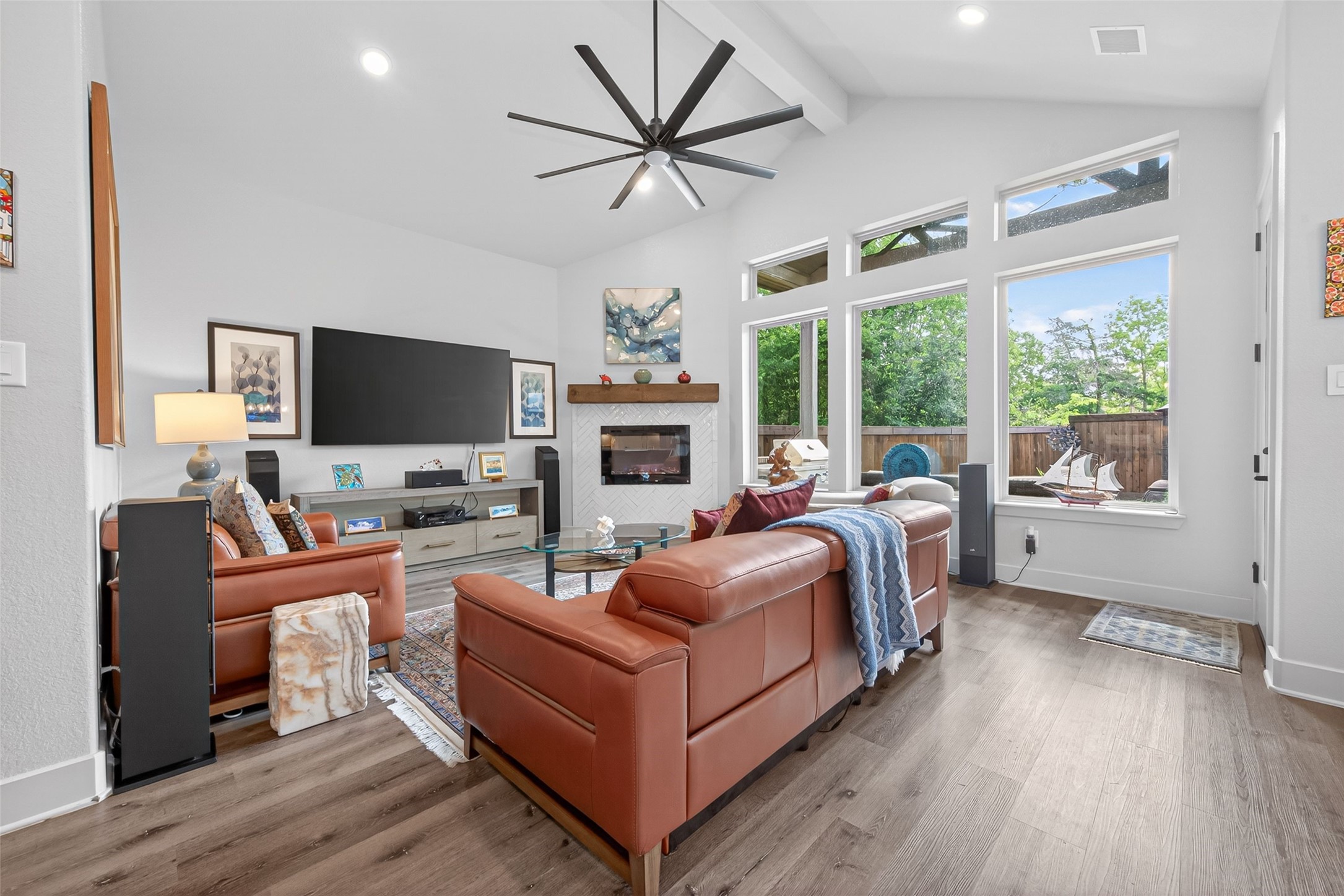 9979 Pebble Glen Drive Property Photo 11