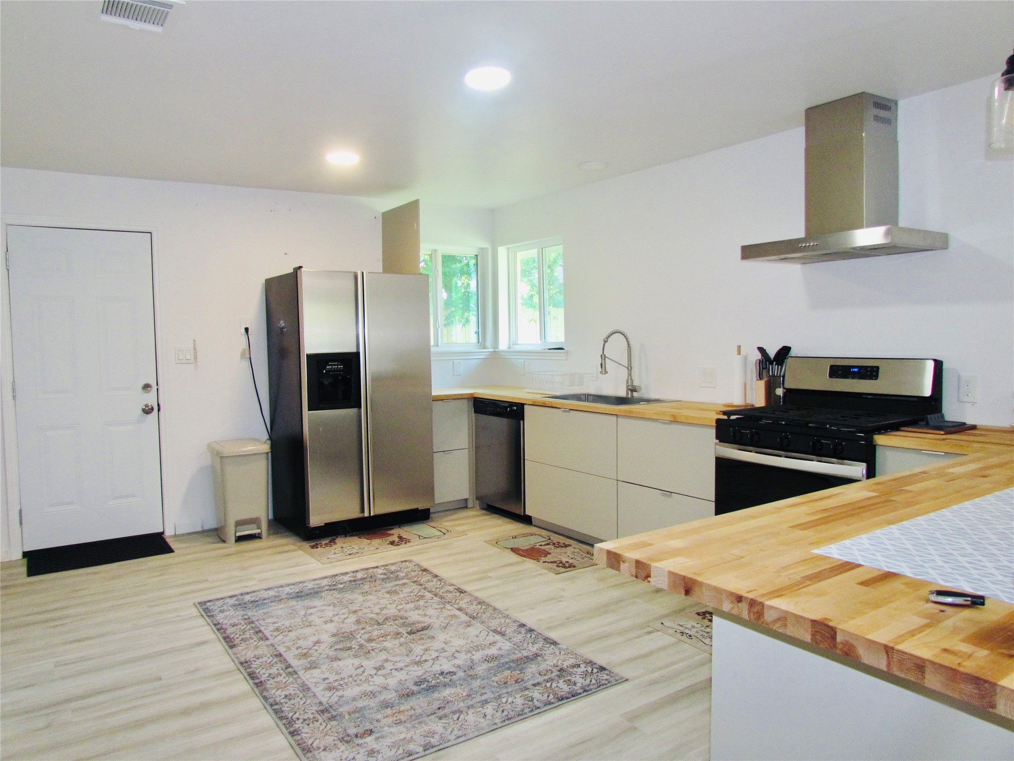 639 Feamster Drive Property Photo 1