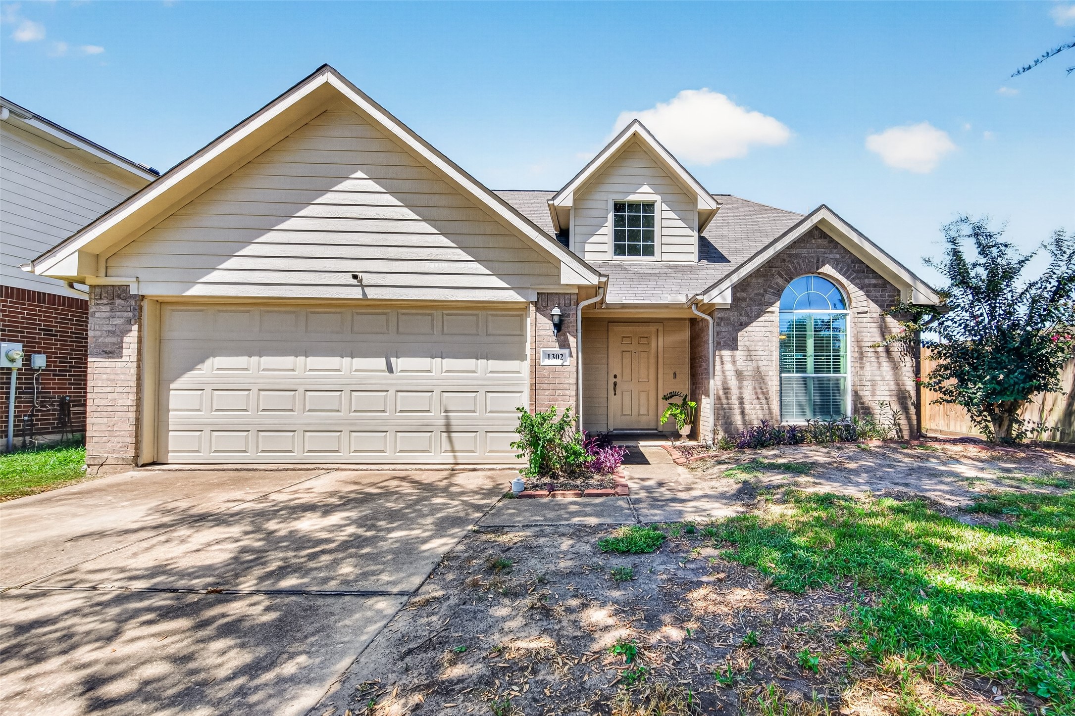 1302 E April Rain Court Property Photo 1