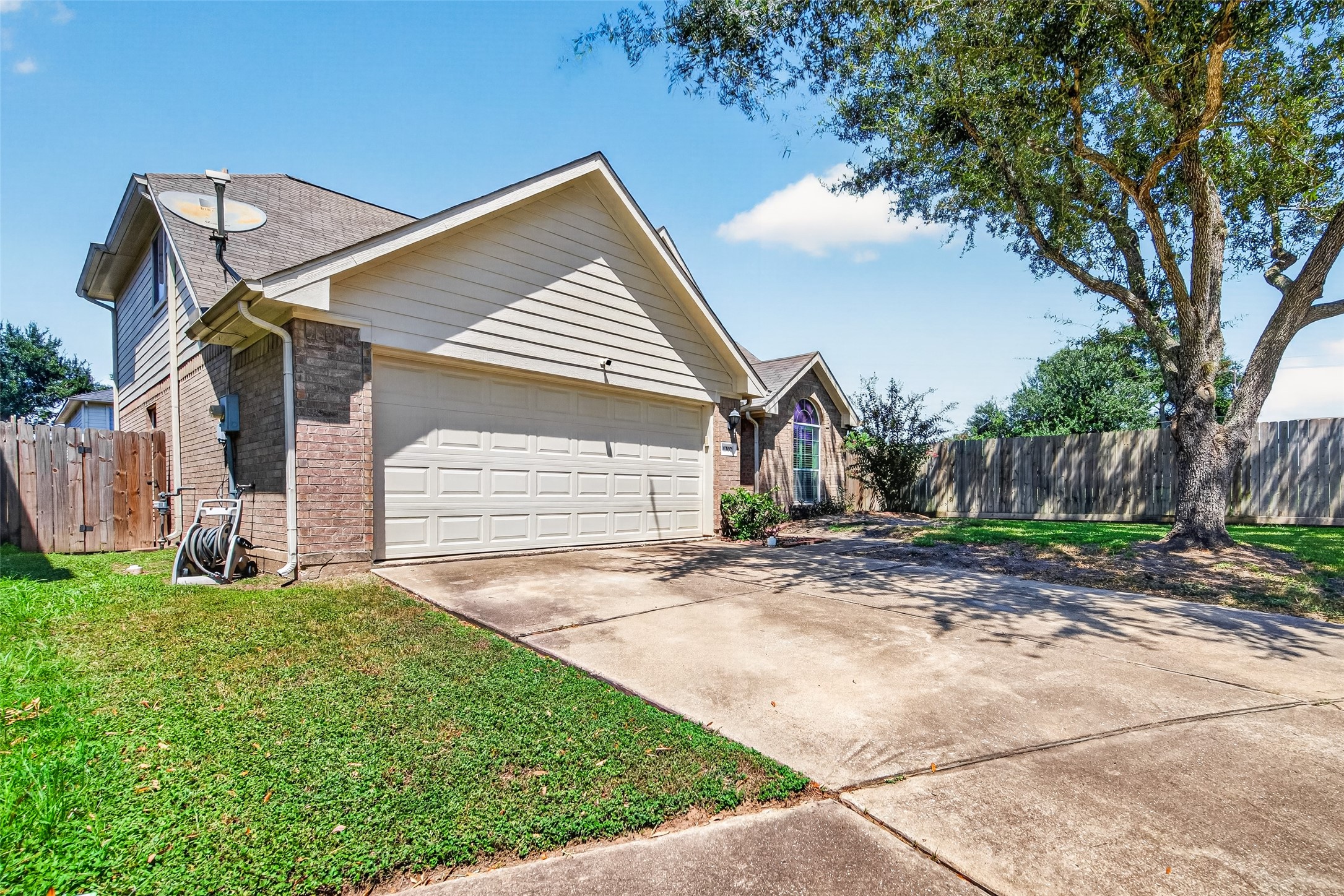 1302 E April Rain Court Property Photo 3