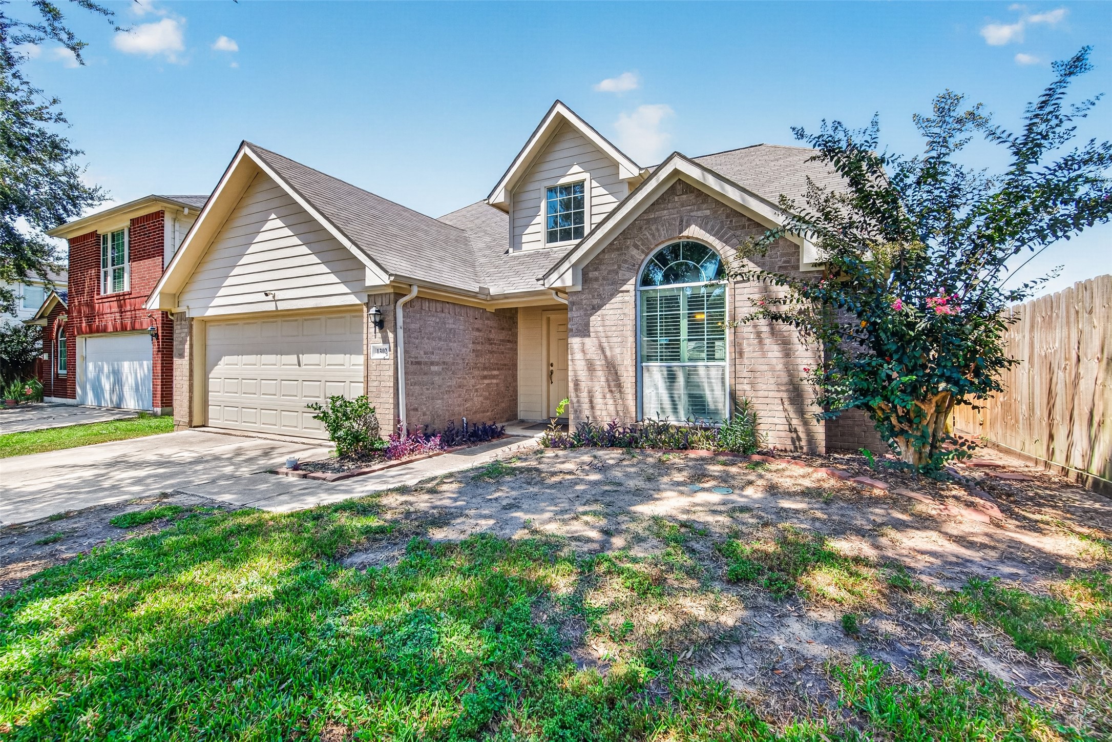 1302 E April Rain Court Property Photo 4