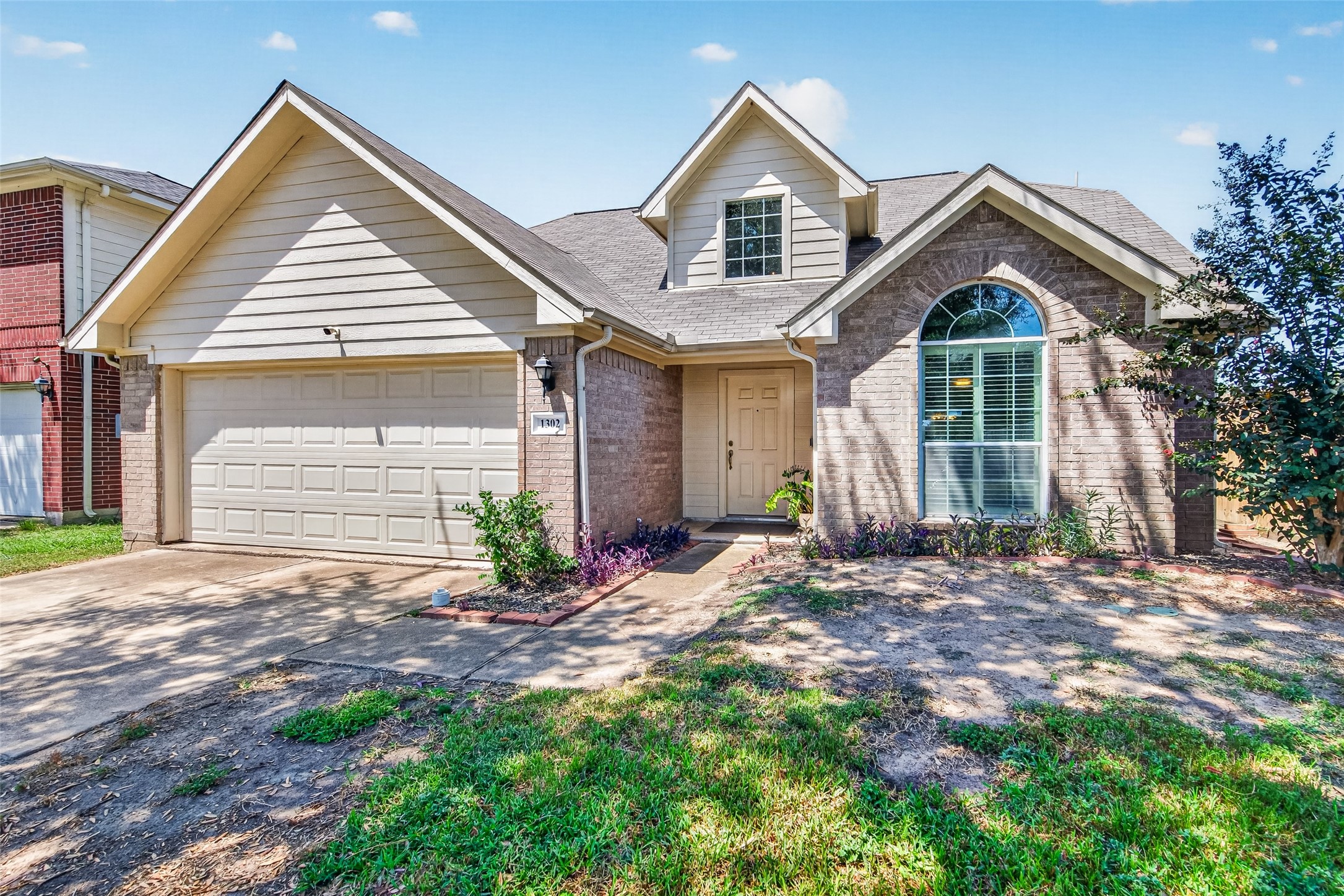 1302 E April Rain Court Property Photo 5