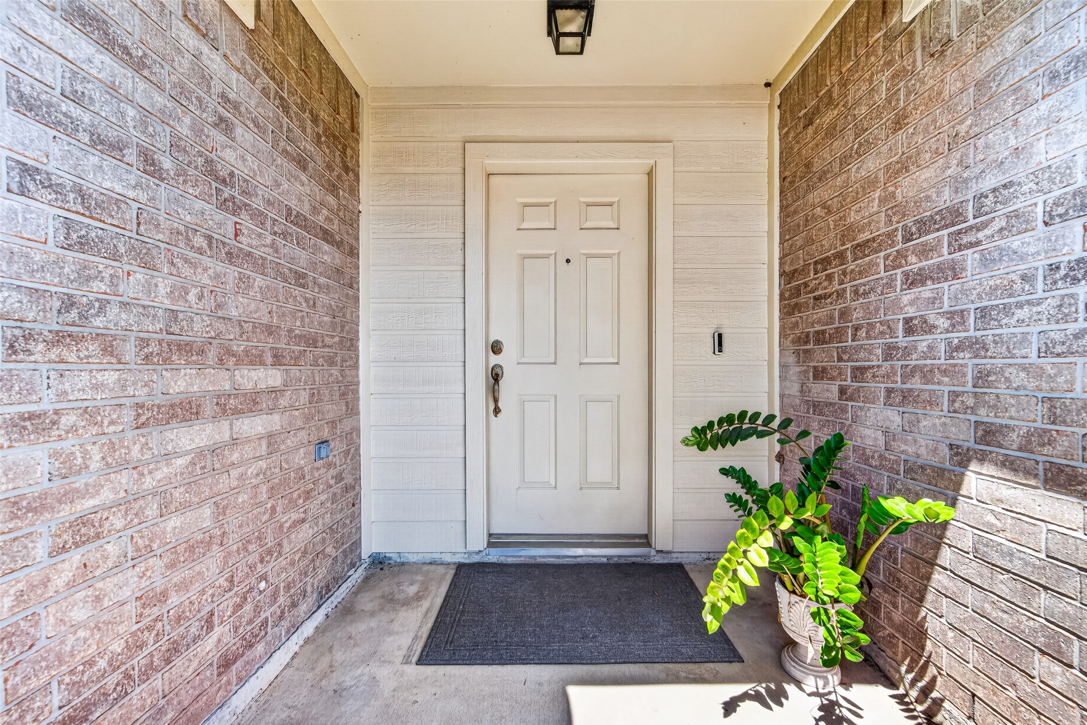 1302 E April Rain Court Property Photo 6