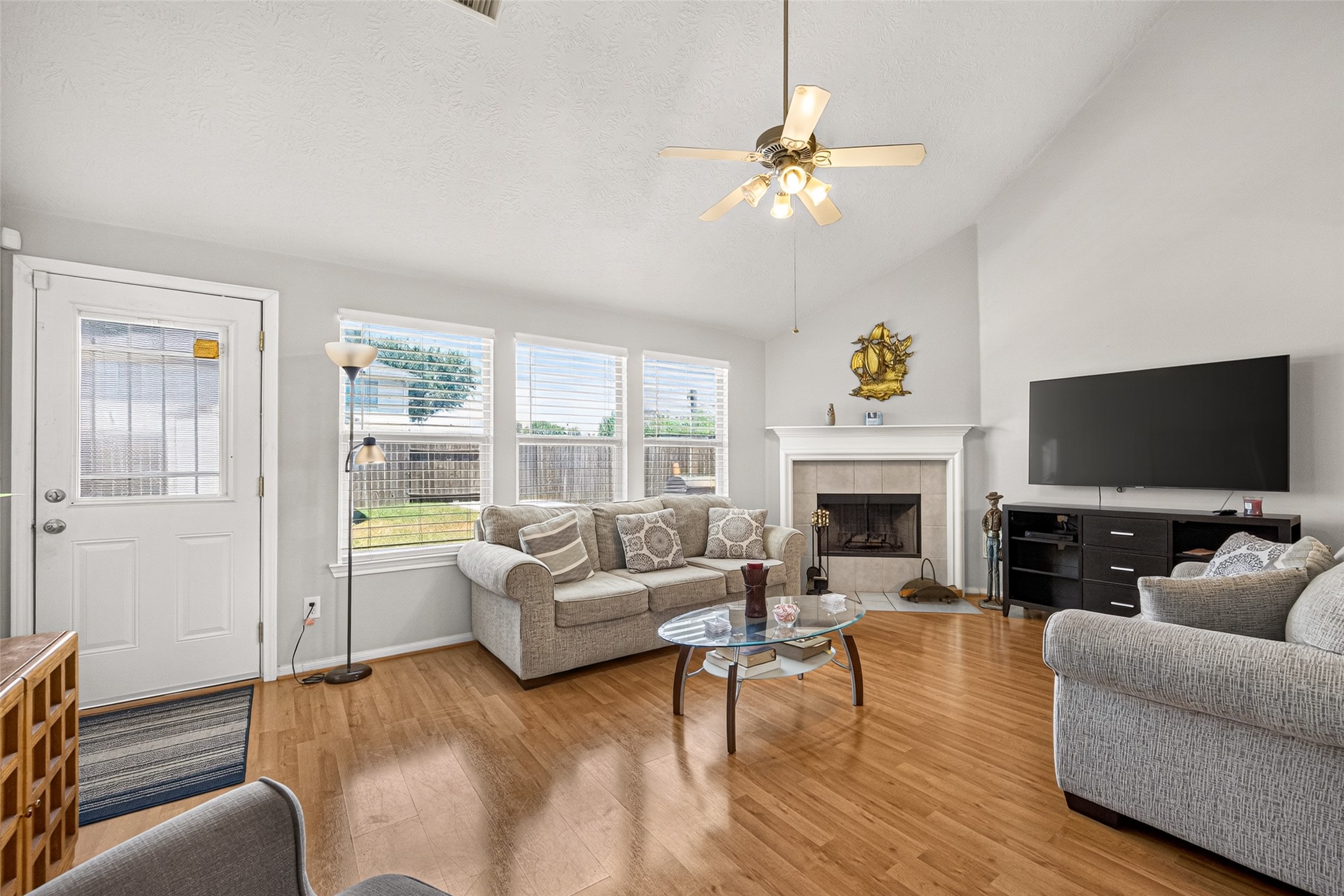 1302 E April Rain Court Property Photo 8