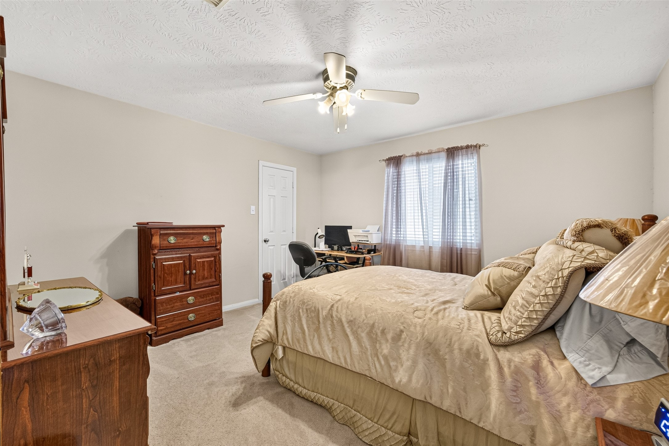 1302 E April Rain Court Property Photo 27