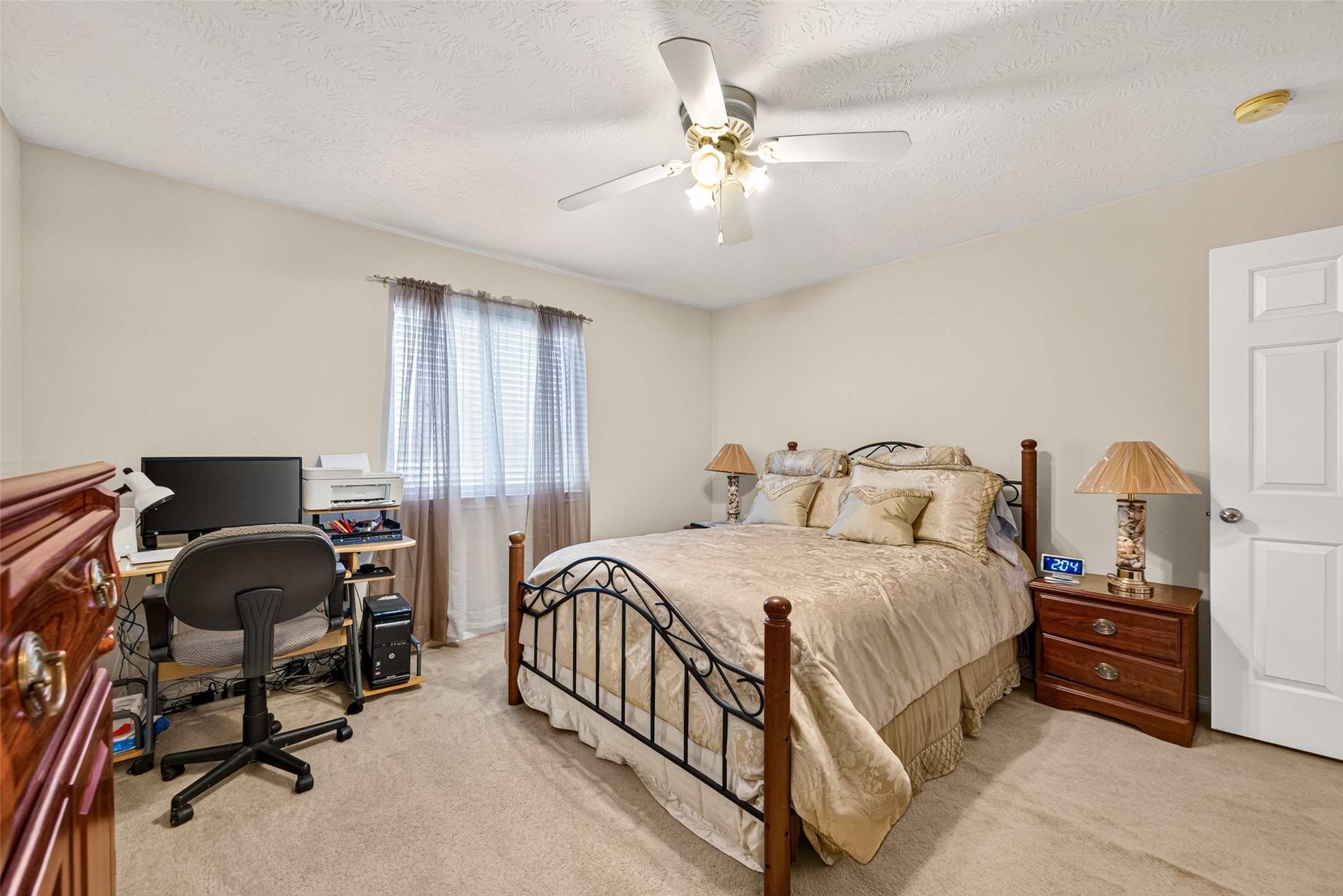 1302 E April Rain Court Property Photo 28