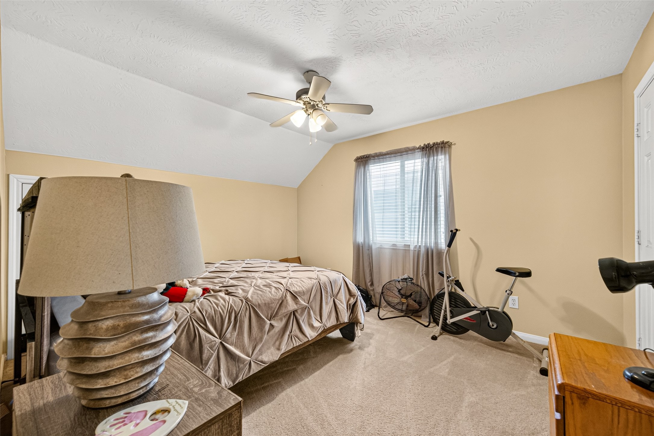 1302 E April Rain Court Property Photo 32