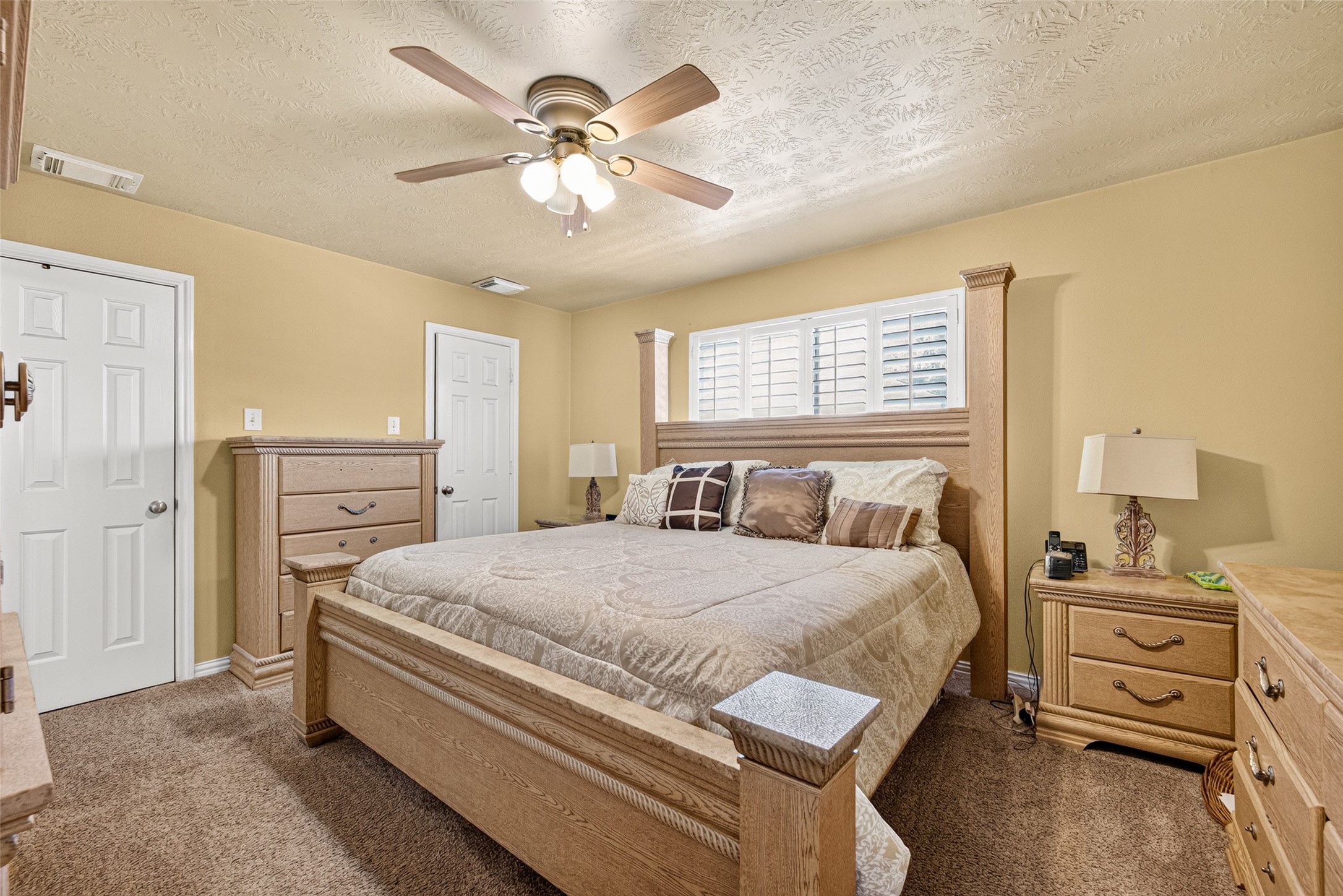 1302 E April Rain Court Property Photo 35