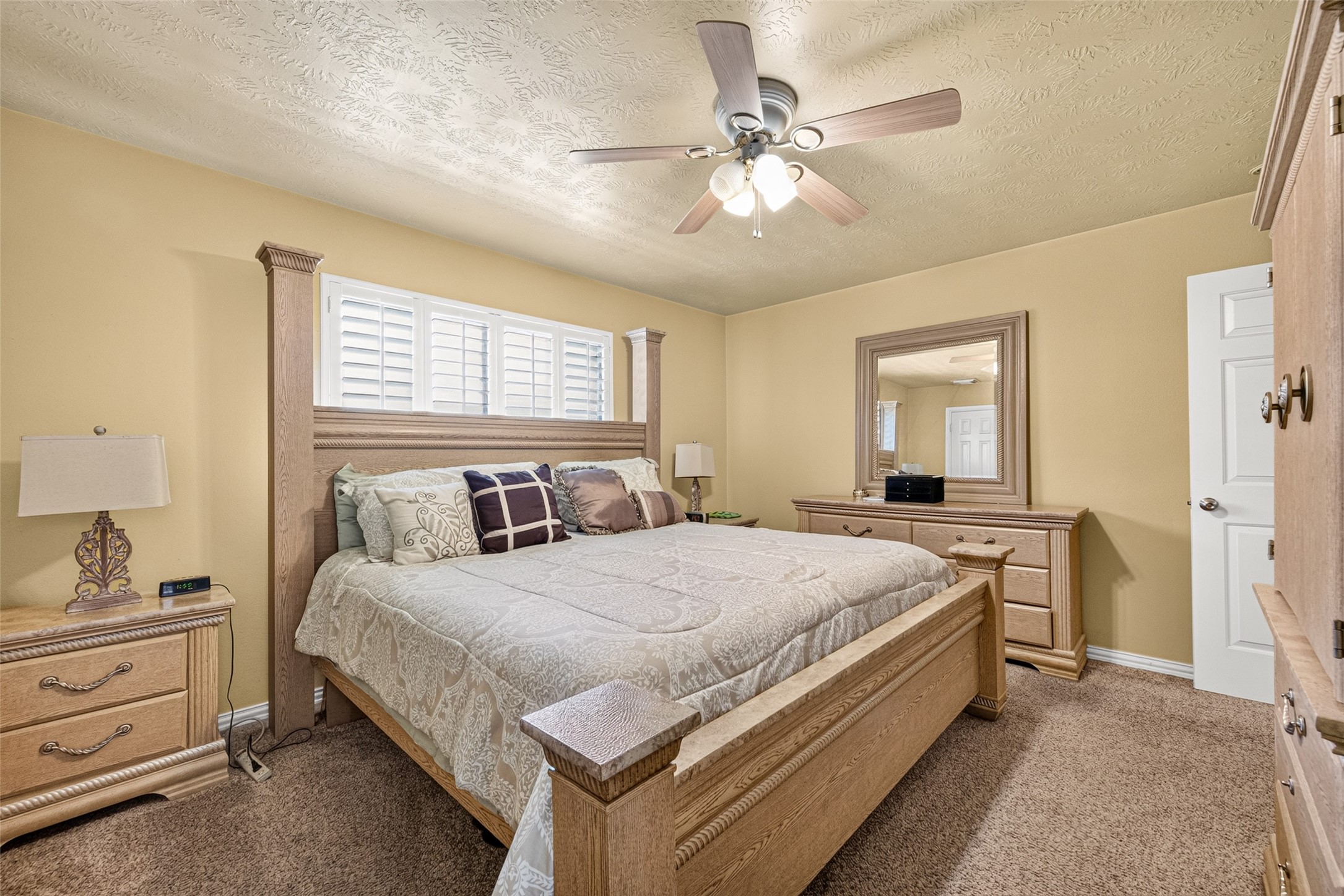 1302 E April Rain Court Property Photo 36