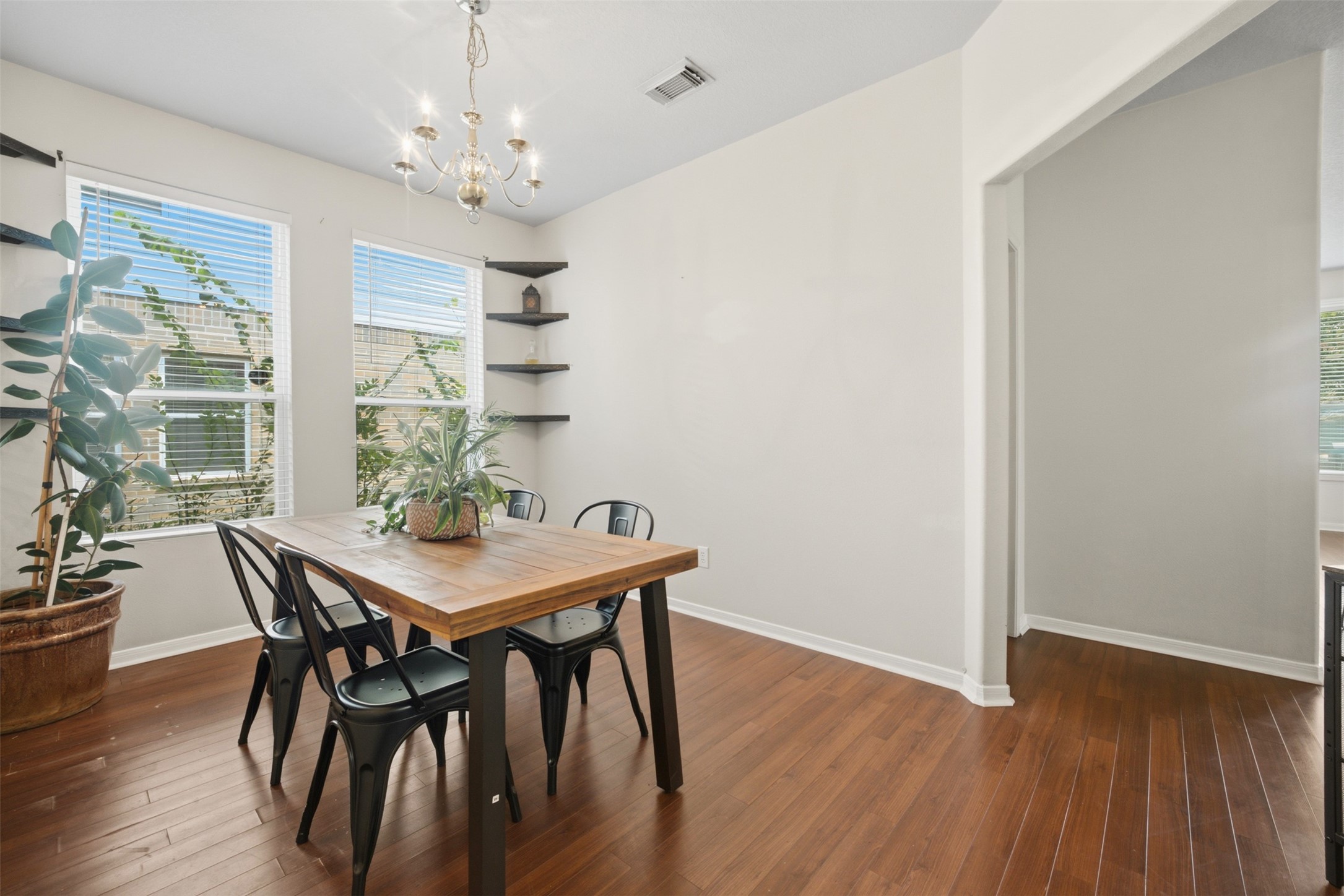 5034 Forest Hurst Drive Property Photo 3
