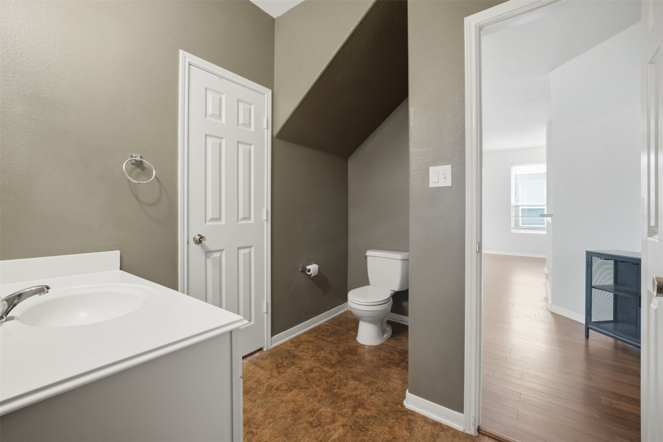 5034 Forest Hurst Drive Property Photo 9