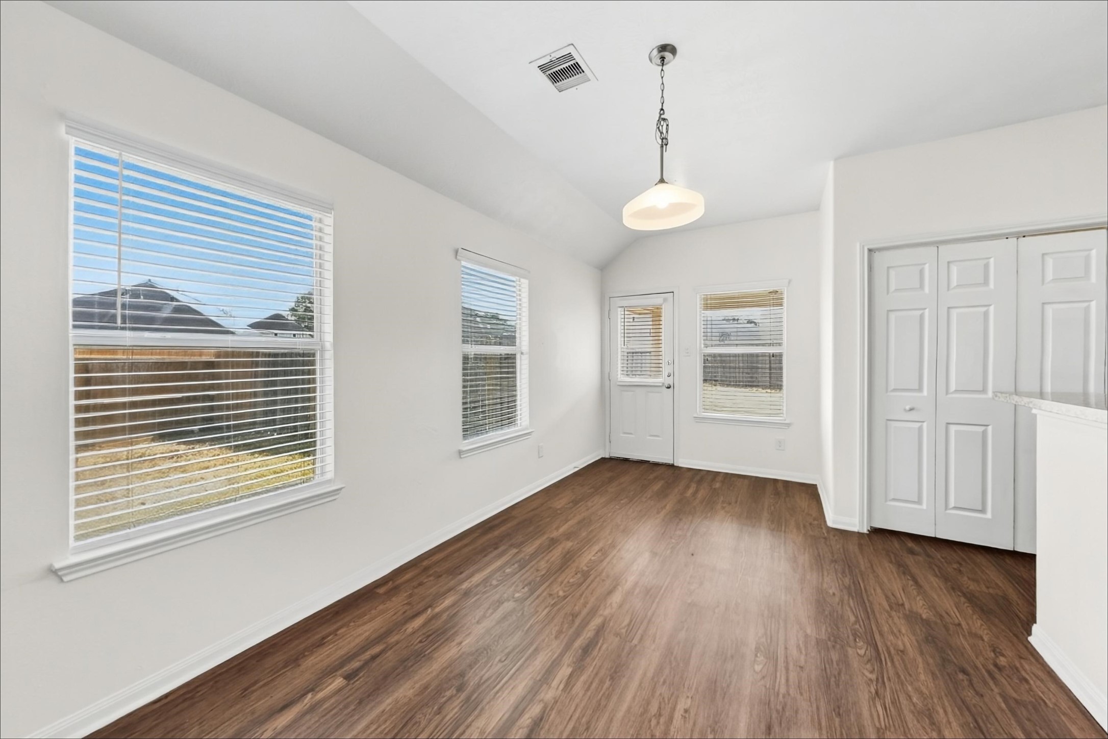 21507 Donata Circle Property Photo 4