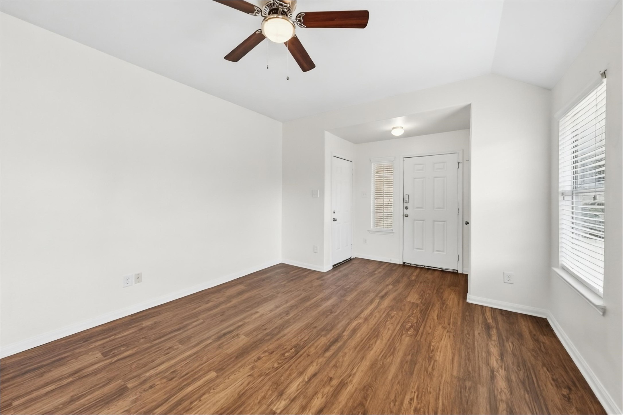 21507 Donata Circle Property Photo 5