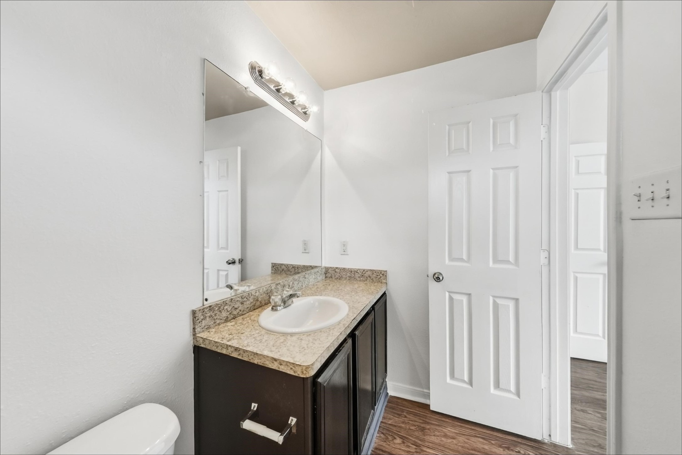 21507 Donata Circle Property Photo 9