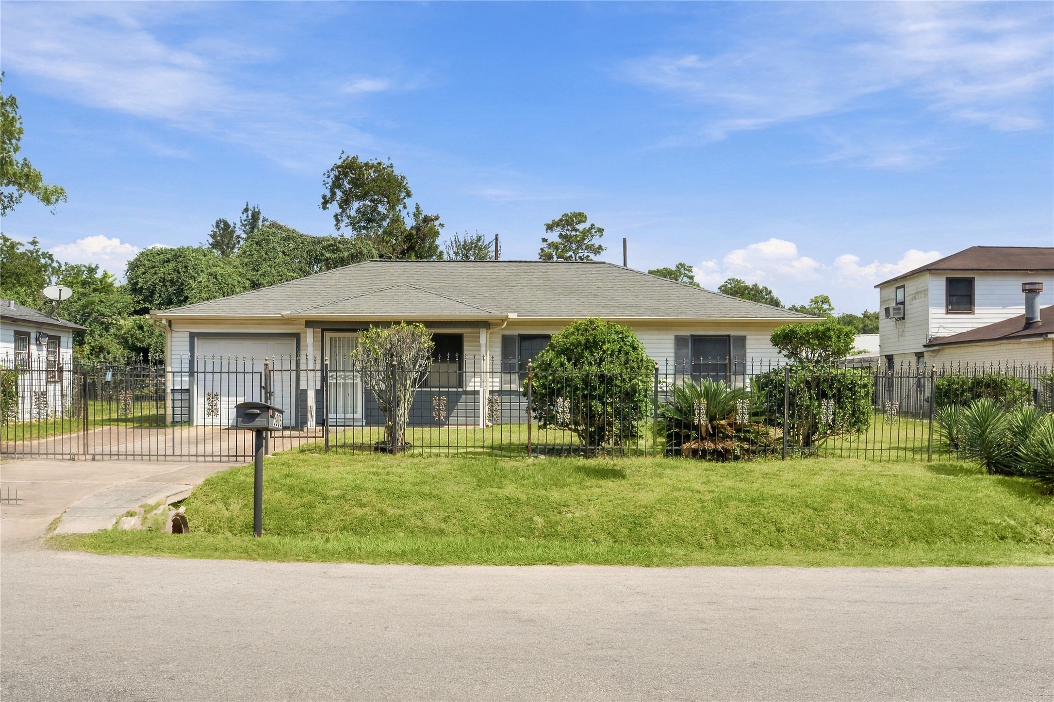 5805 Bretshire Drive Property Photo 2