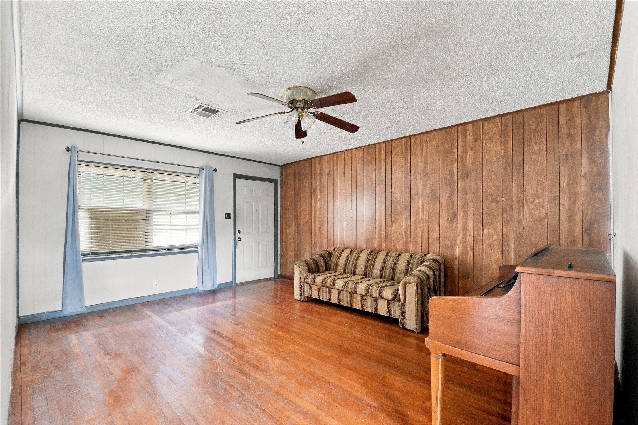5805 Bretshire Drive Property Photo 3