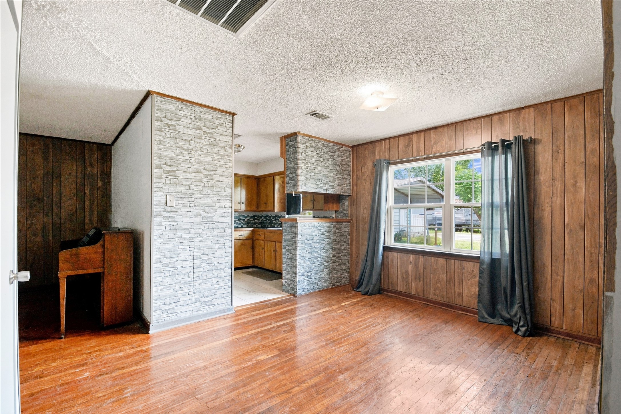 5805 Bretshire Drive Property Photo 5
