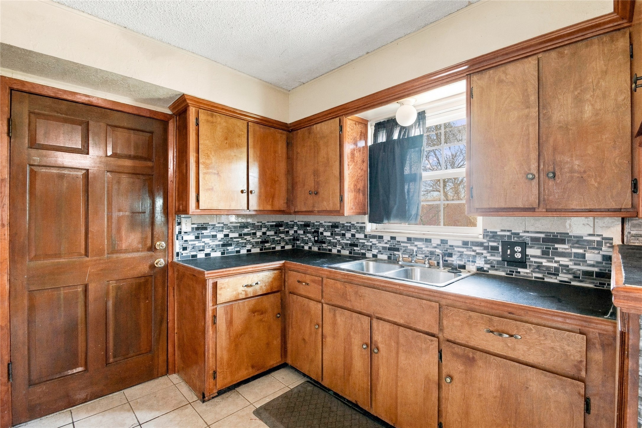 5805 Bretshire Drive Property Photo 6