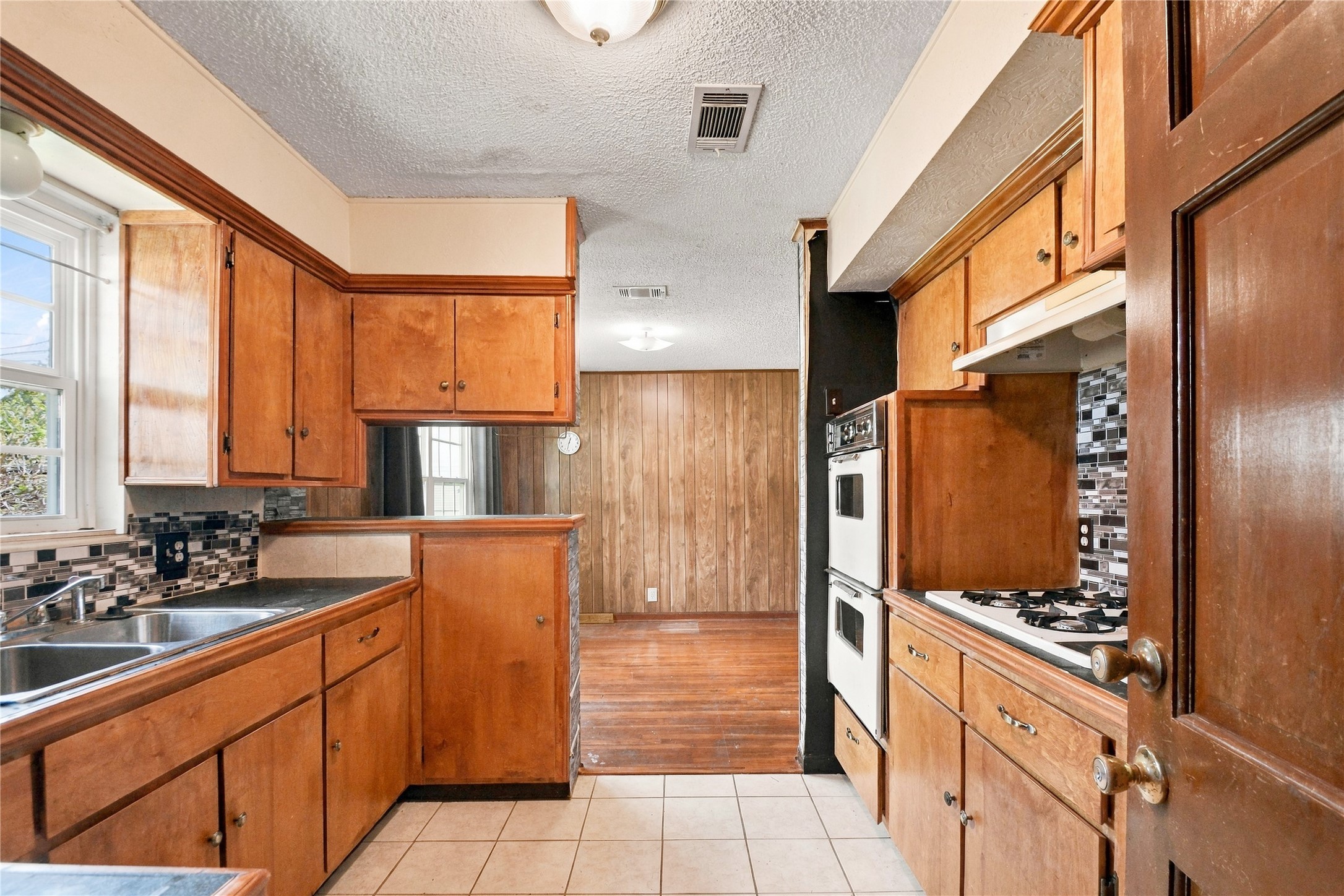 5805 Bretshire Drive Property Photo 8