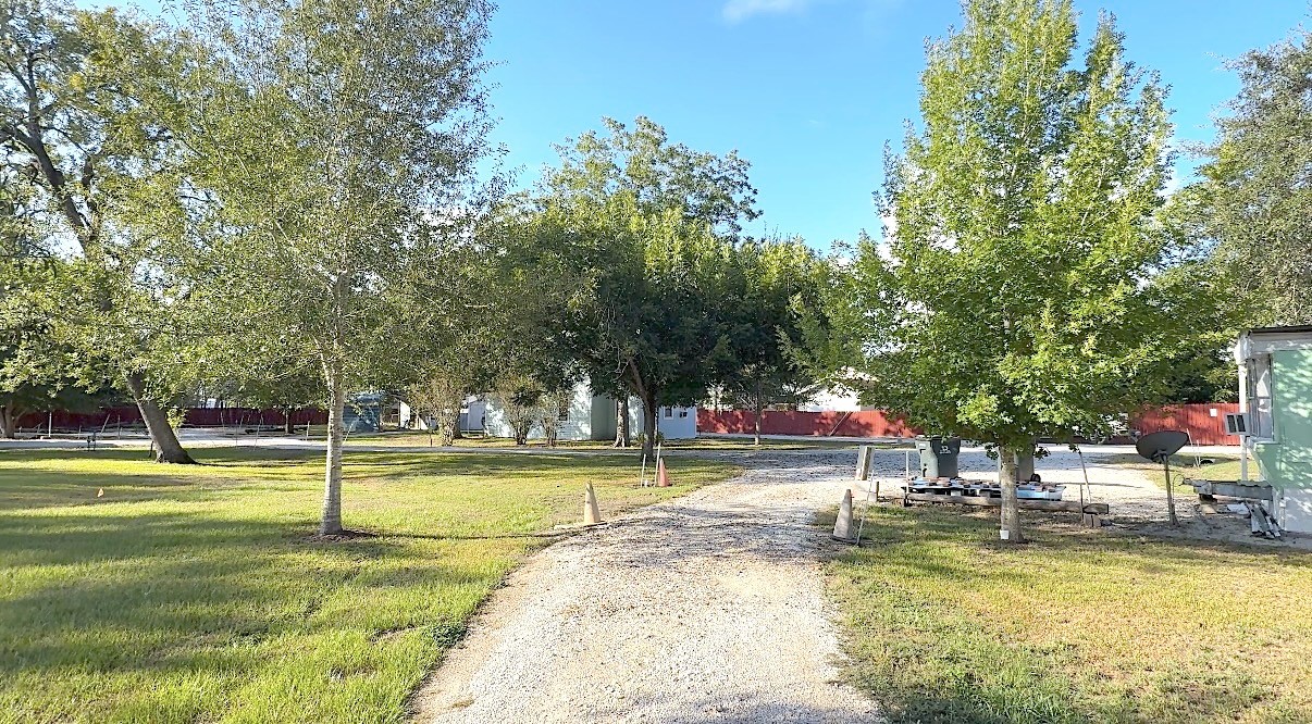 906 E Calhoun Street Property Photo 3