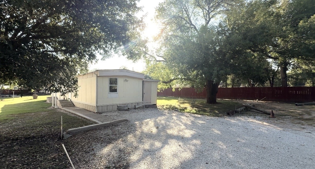 906 E Calhoun Street Property Photo 7