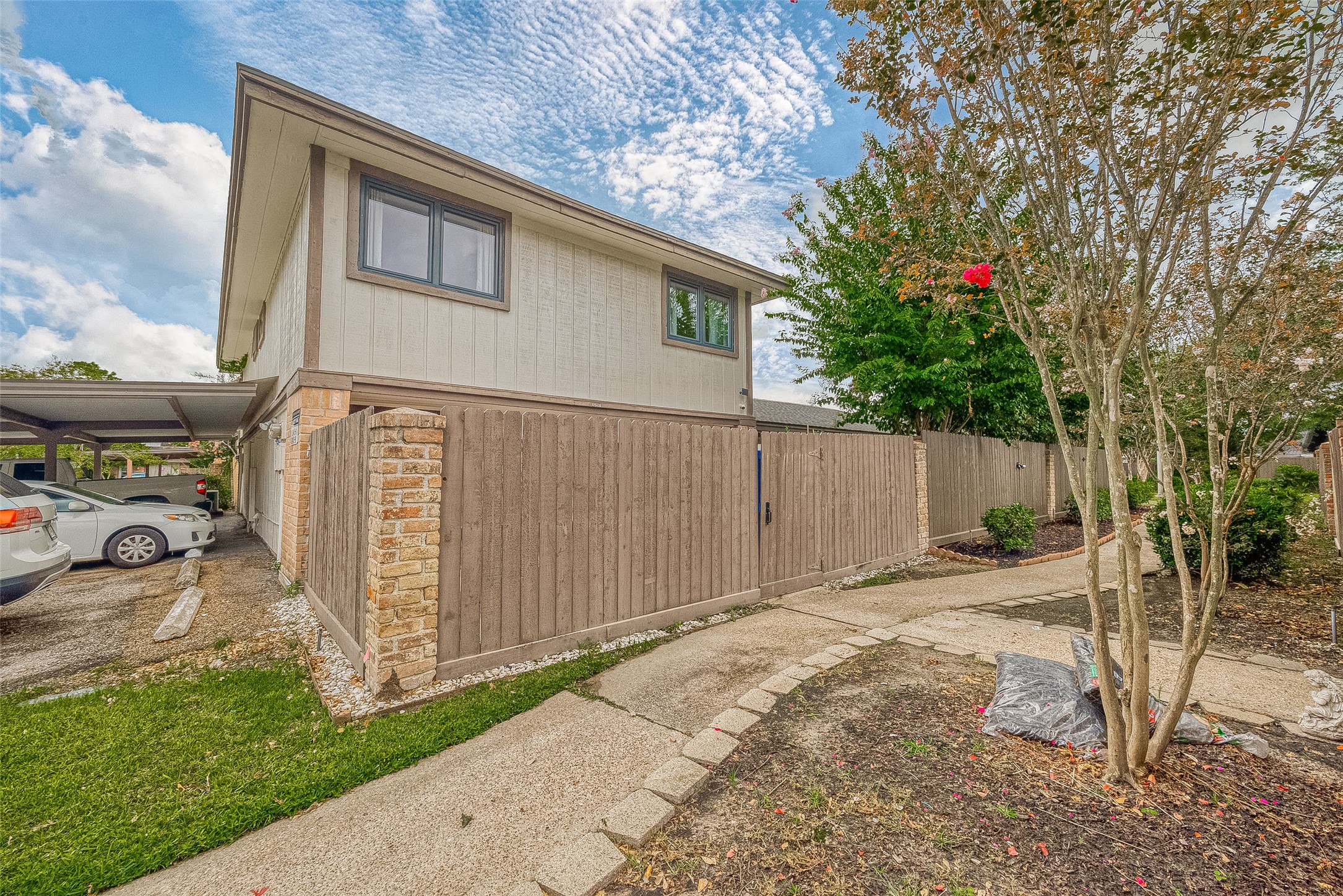 12042 Mighty Oak Drive B Property Photo 4