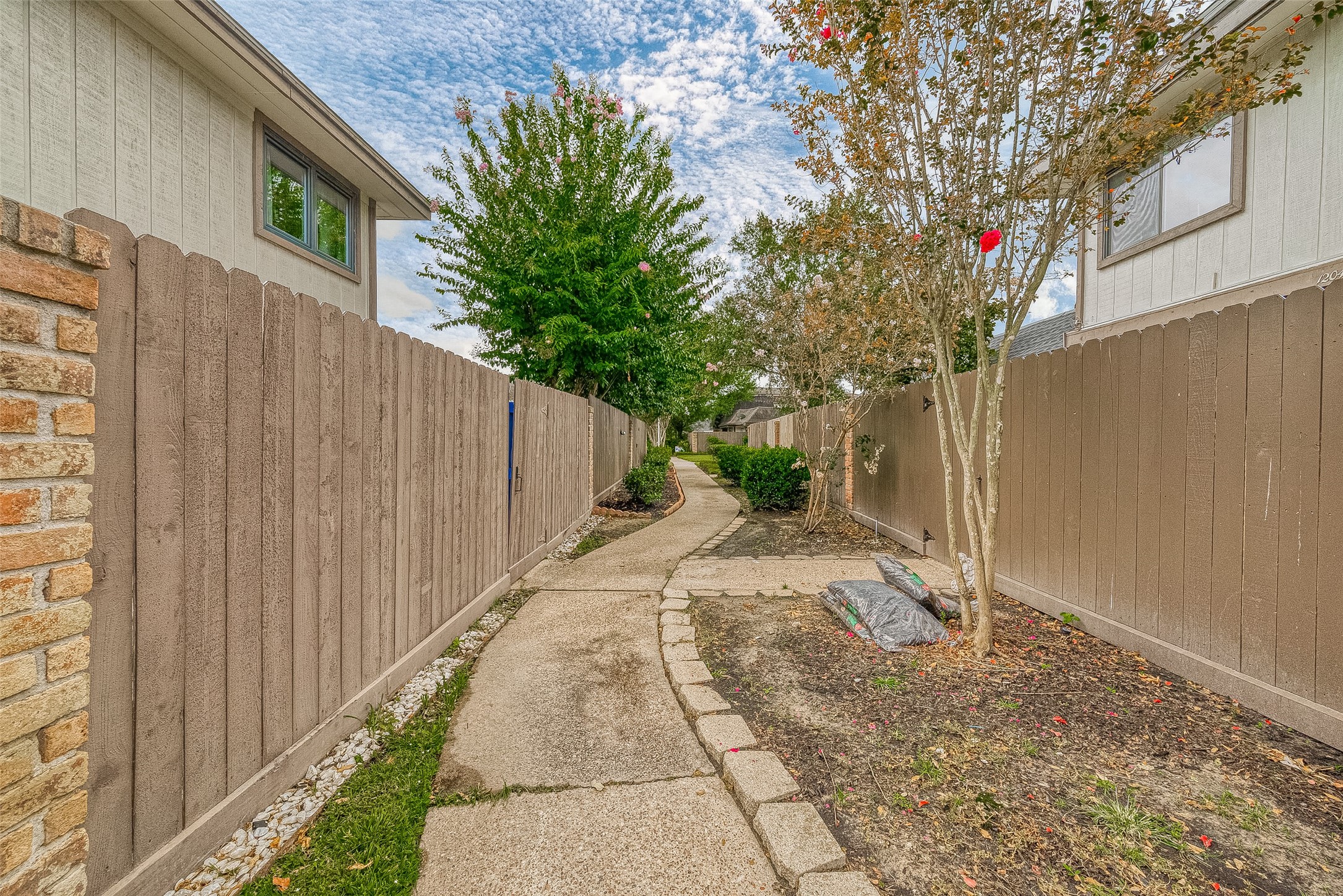 12042 Mighty Oak Drive B Property Photo 5