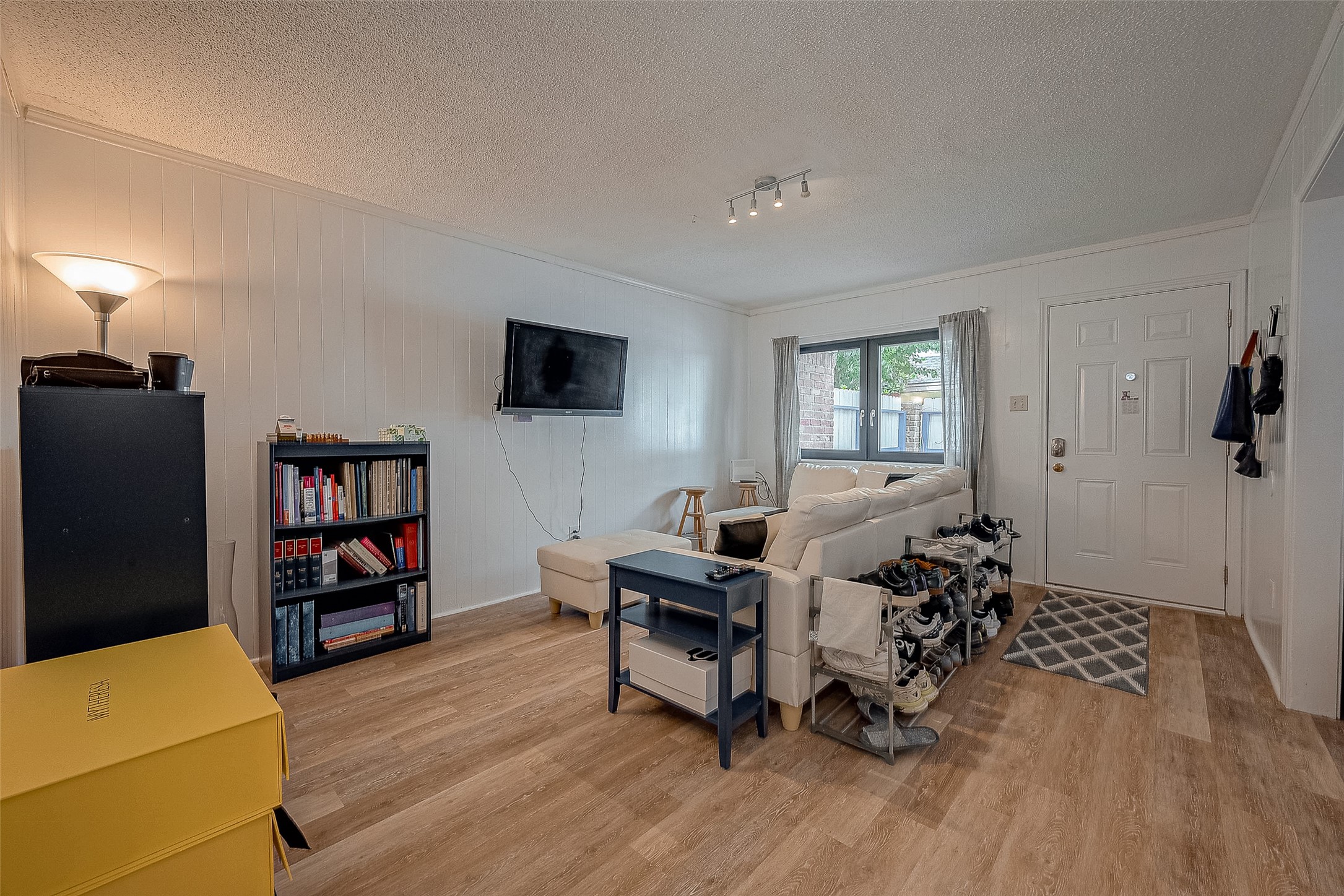 12042 Mighty Oak Drive B Property Photo 7