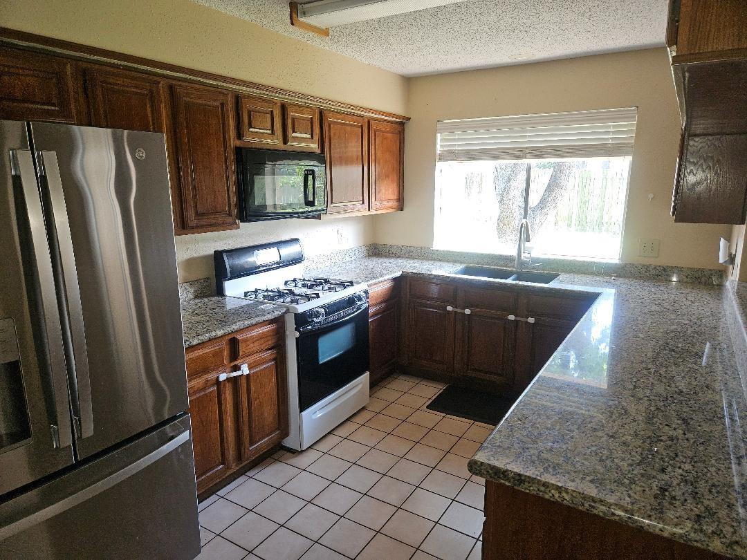 12414 Bent Pine Drive Property Photo 6