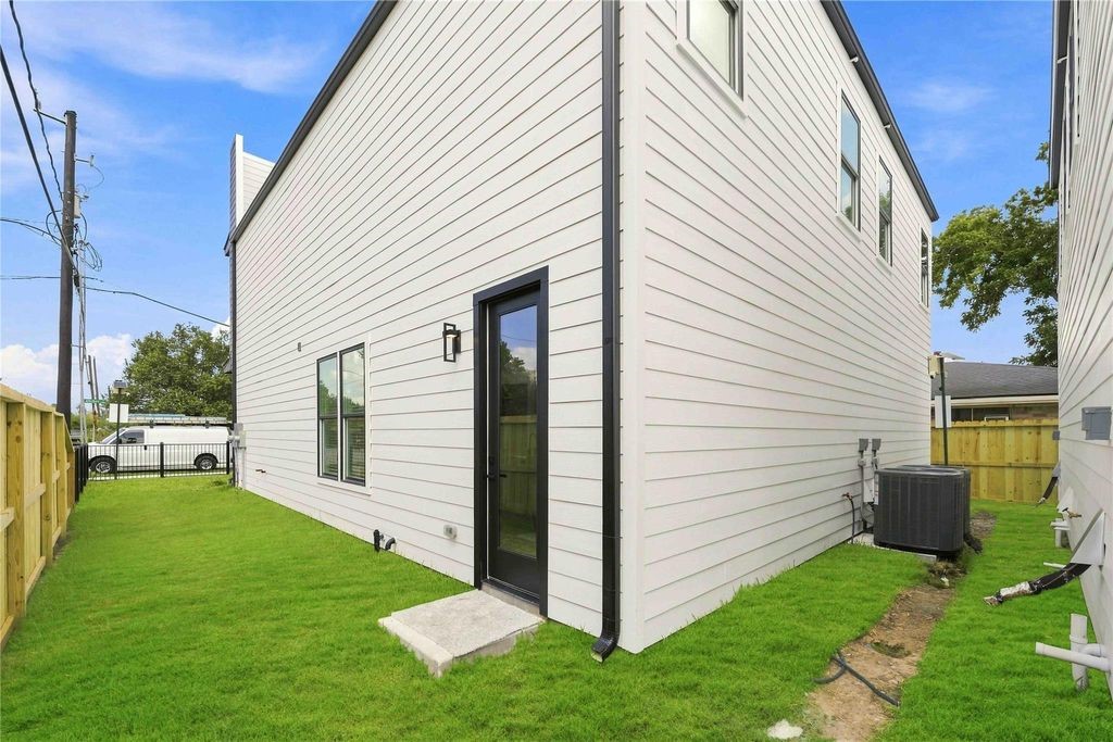 7907 Earhart Street A/b Property Photo 2