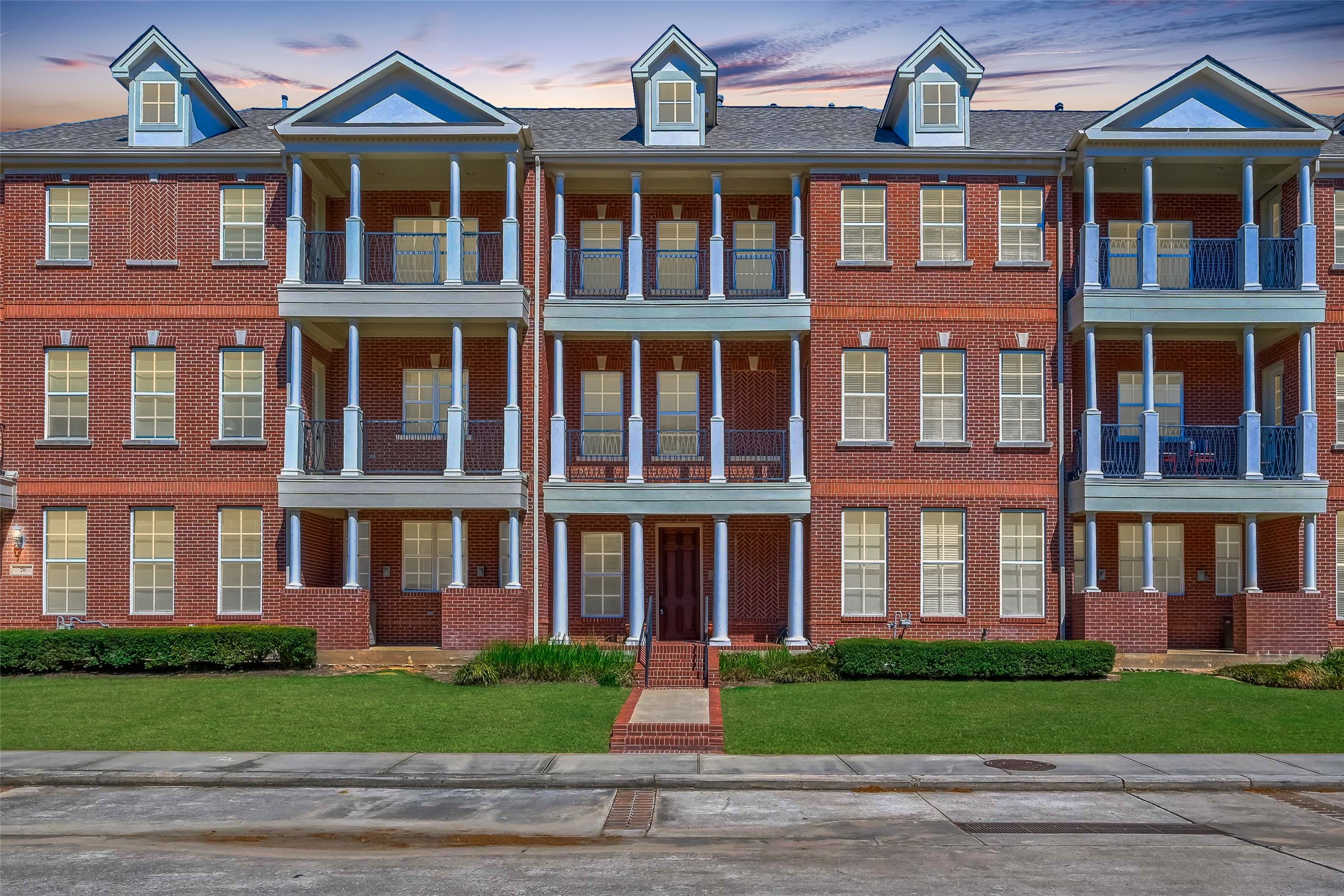 74 Shell Port Square Property Photo 2