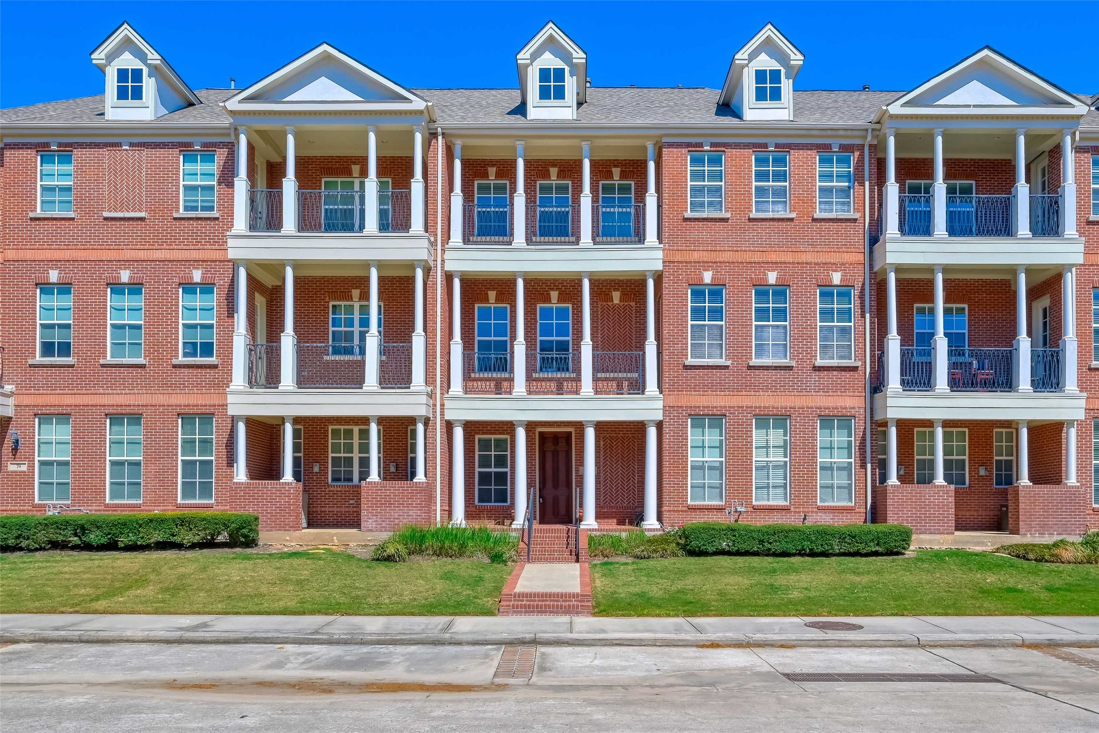 74 Shell Port Square Property Photo 3