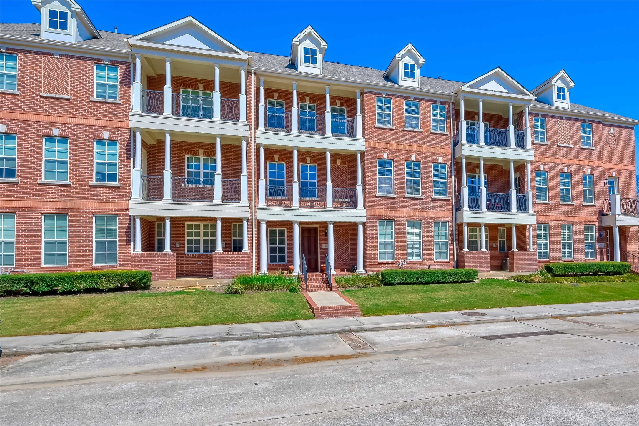 74 Shell Port Square Property Photo 4