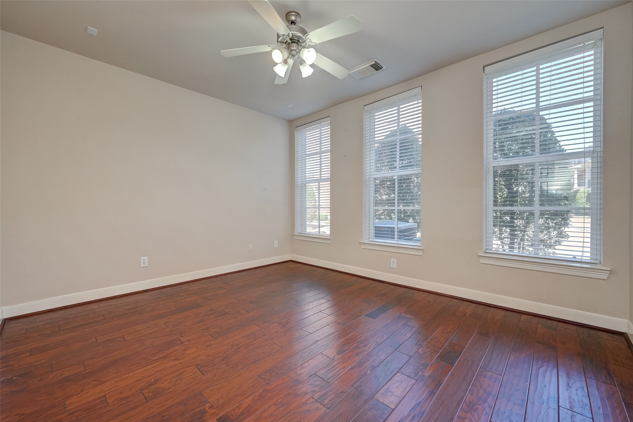 74 Shell Port Square Property Photo 12