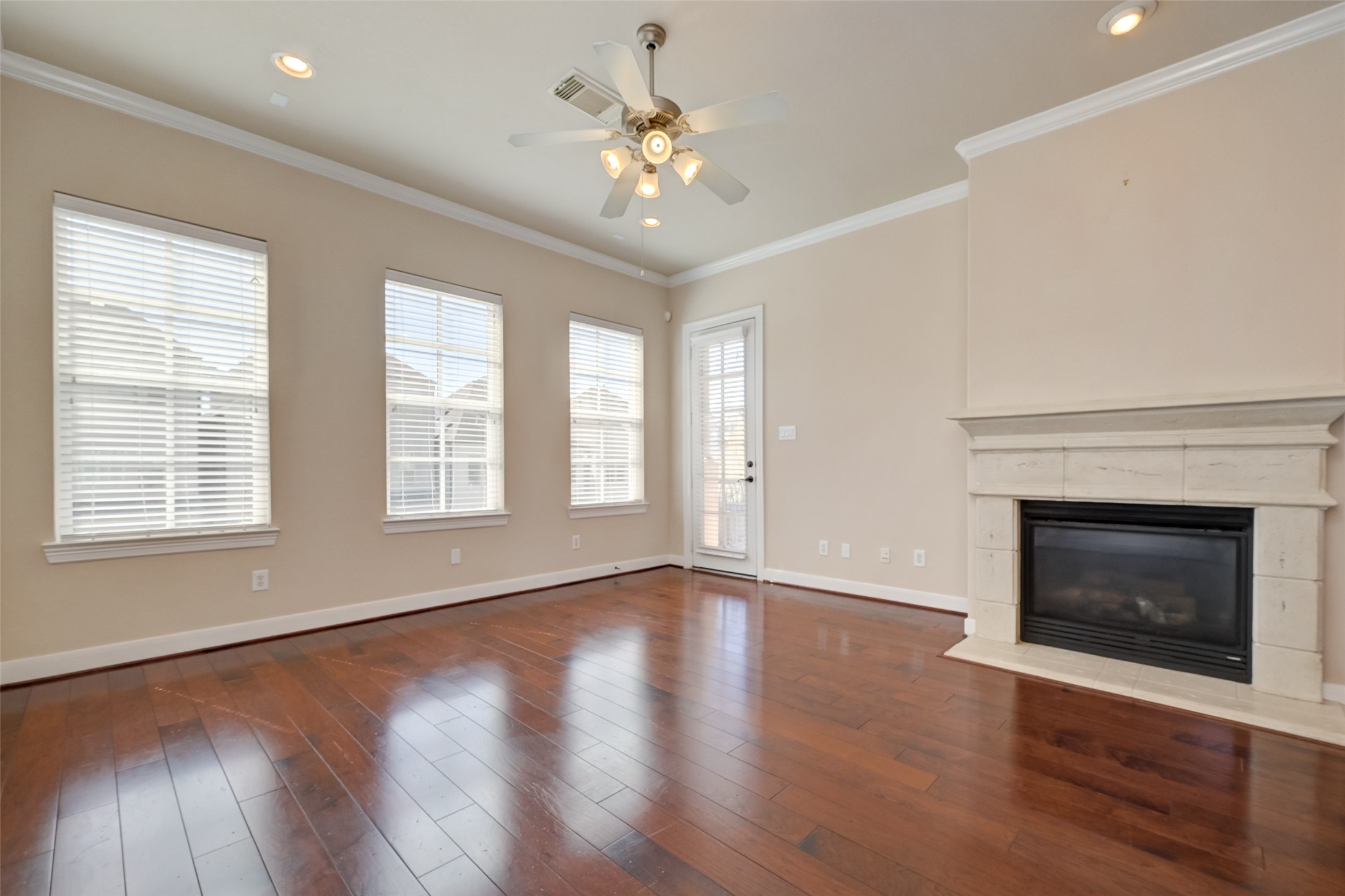 74 Shell Port Square Property Photo 18