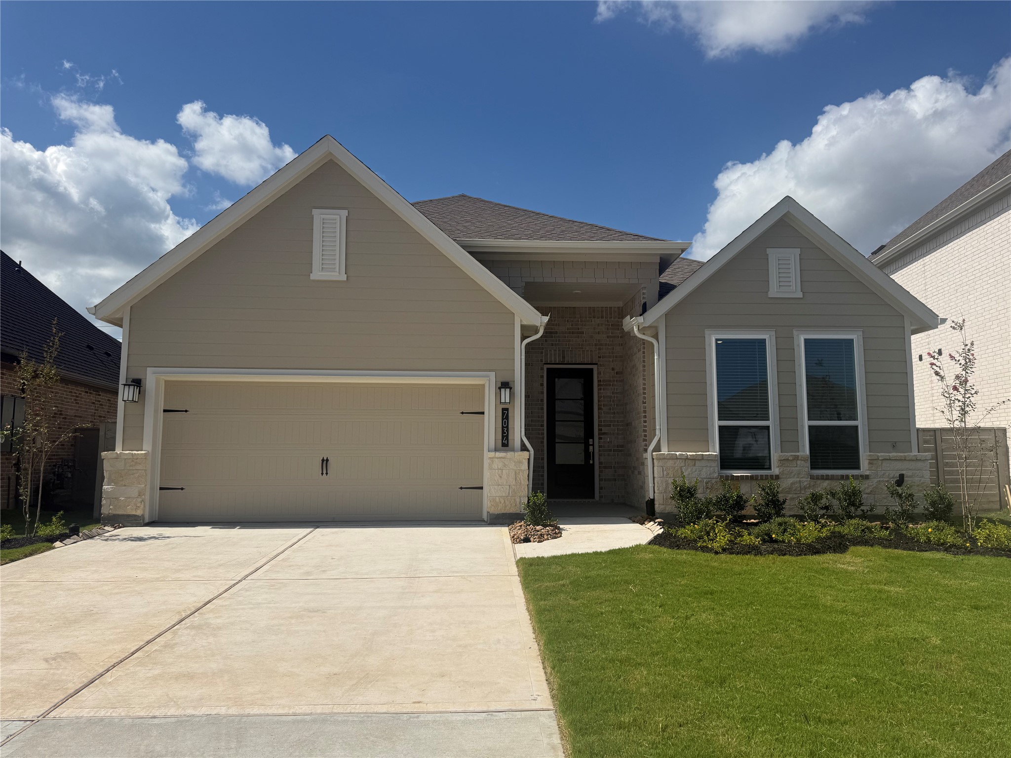 7034 Salt Dome Drive Property Photo 1