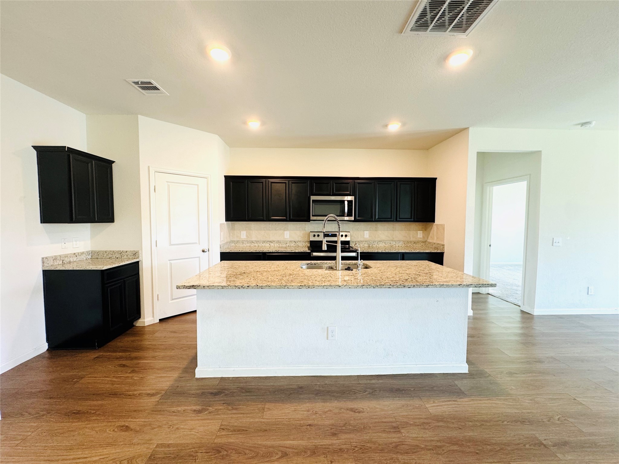 1013 Pitch Pine Court Property Photo 5