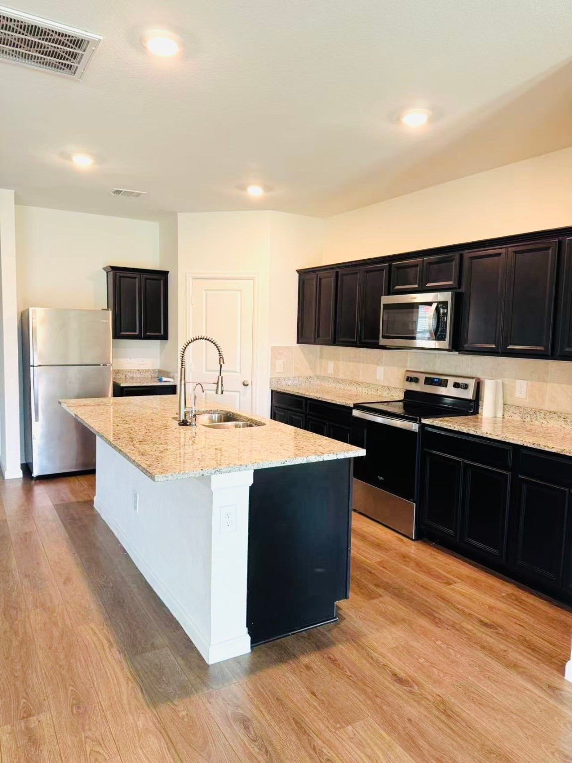 1013 Pitch Pine Court Property Photo 6