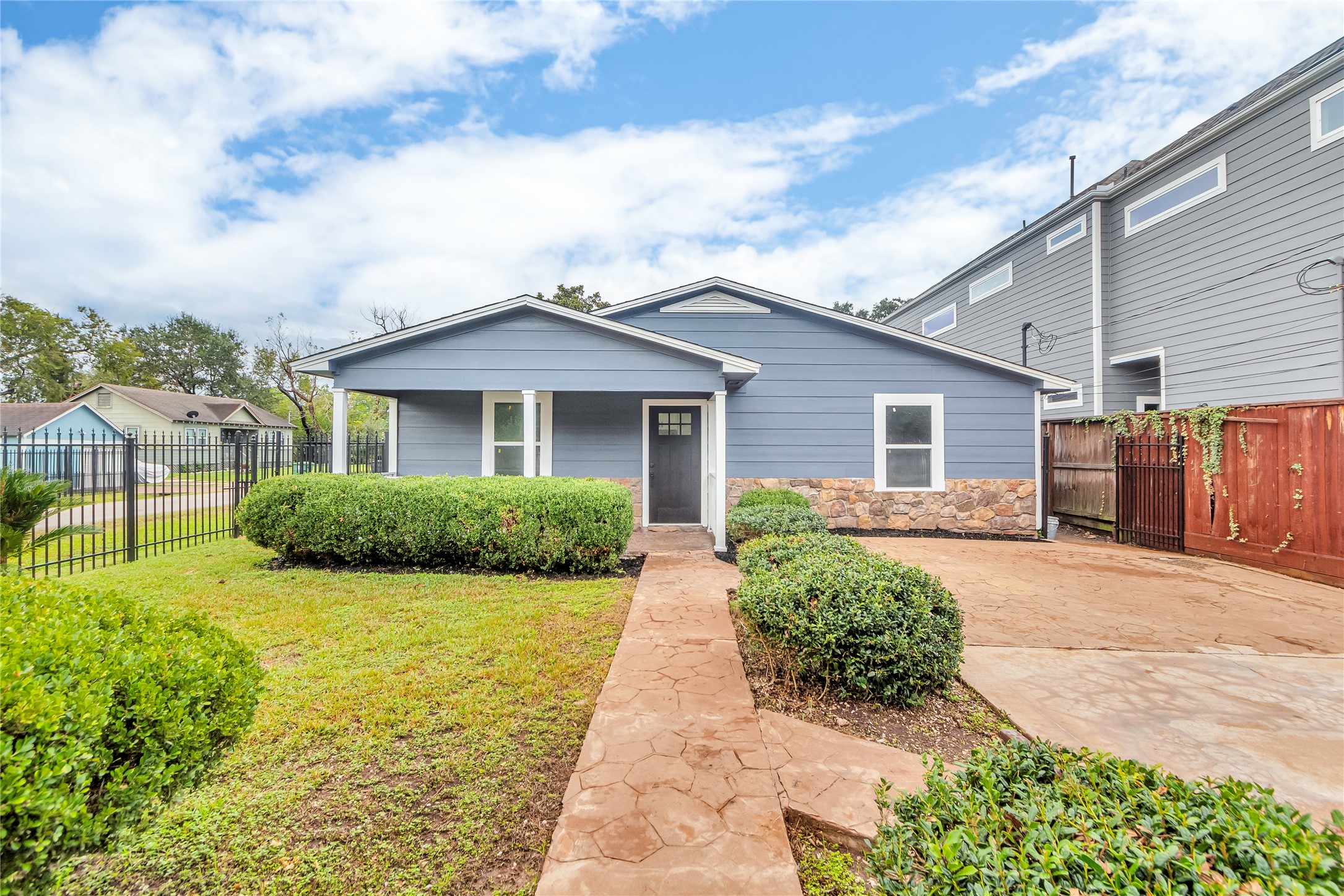 401 Fenn Street Property Photo 1
