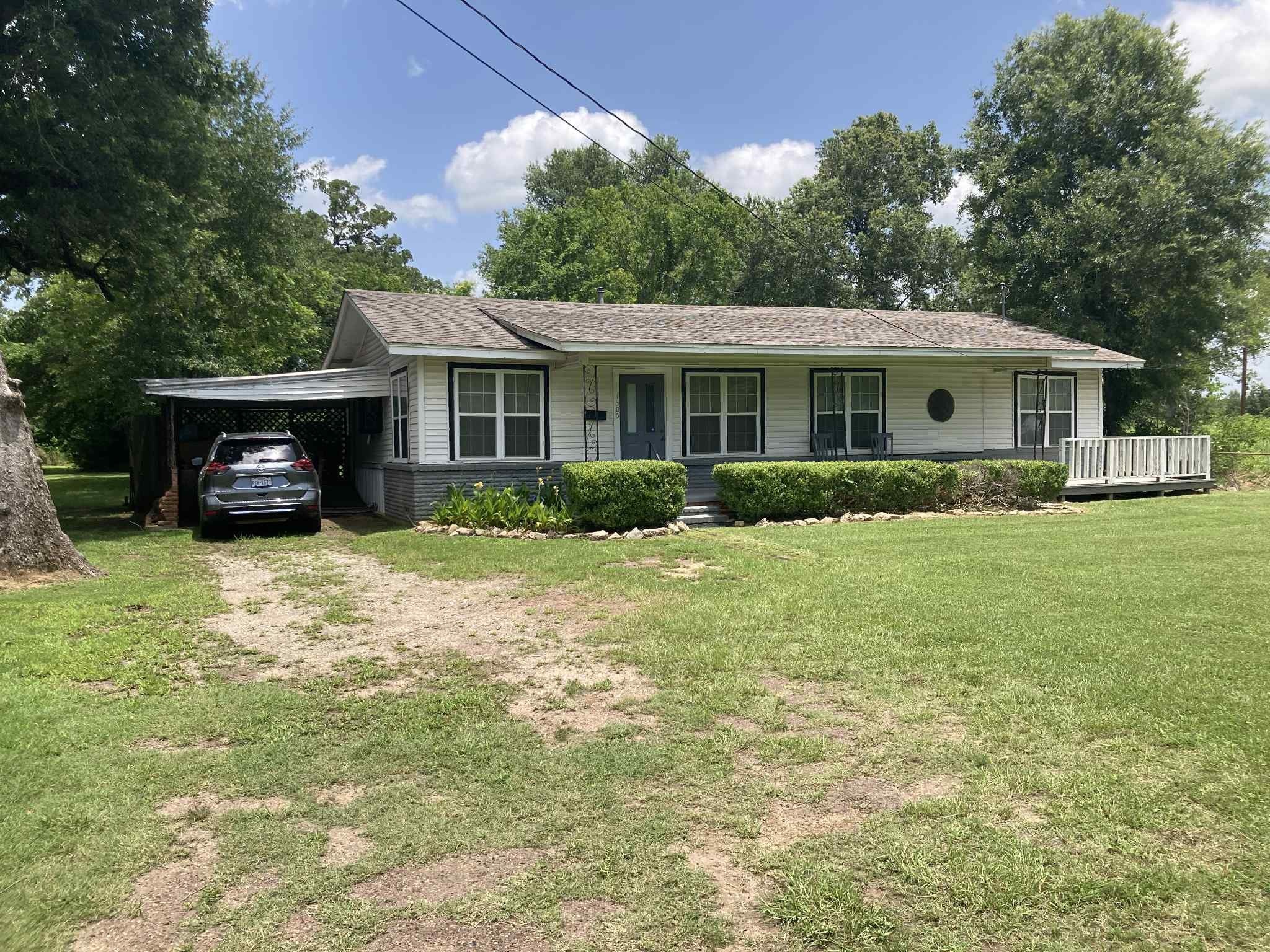 1305 E Goliad Avenue Property Photo 1