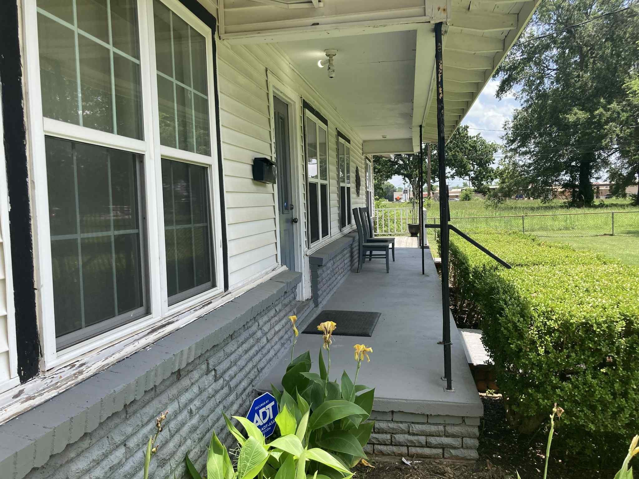 1305 E Goliad Avenue Property Photo 1