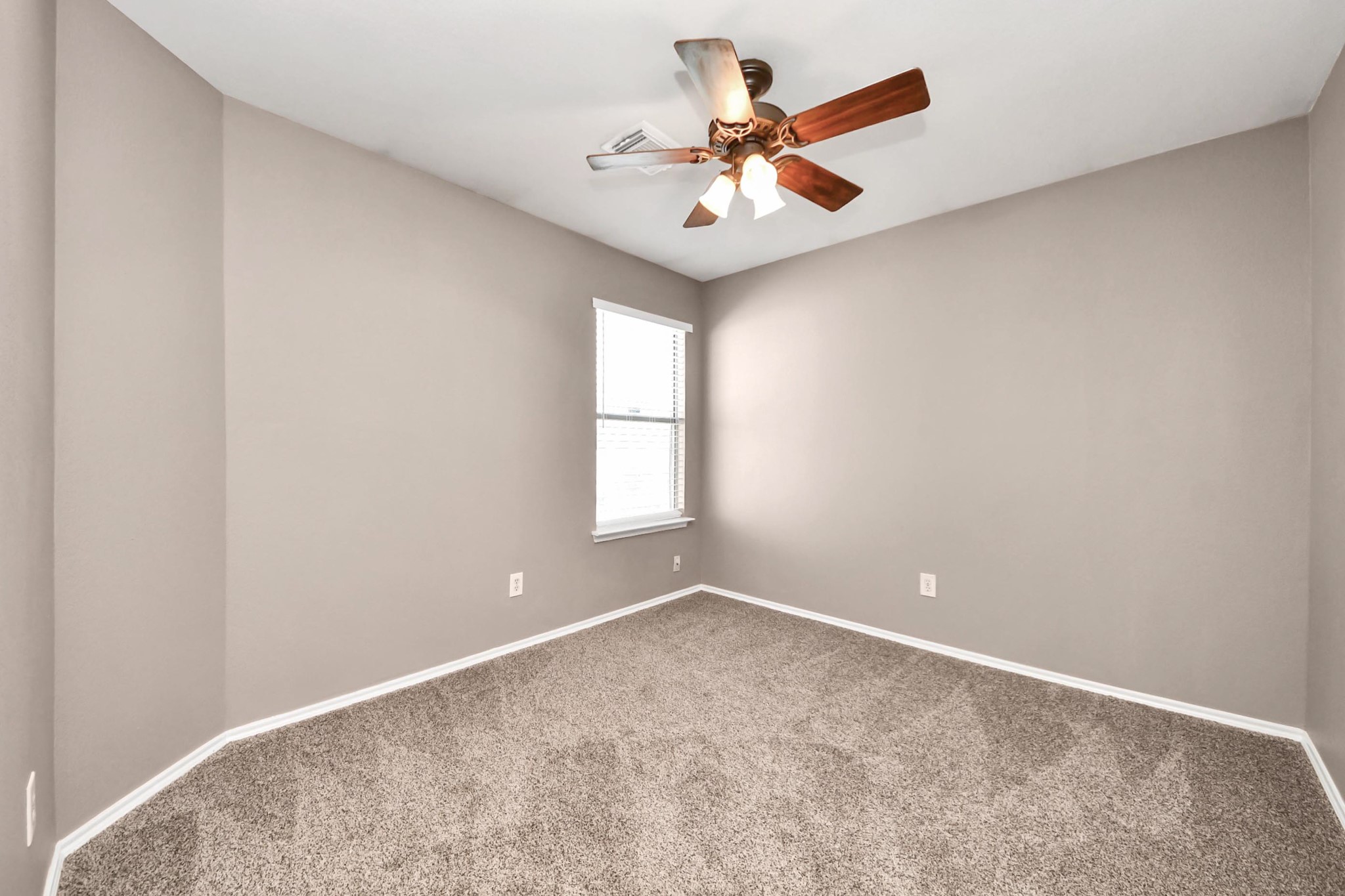 19042 Remington Mill Drive Property Photo 28