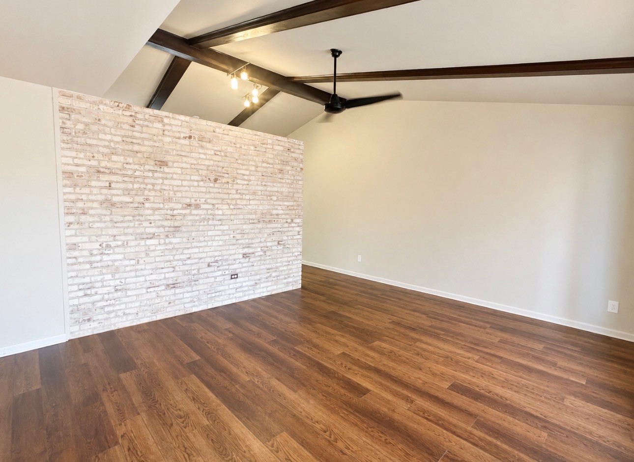 7603 Grape St Property Photo 3