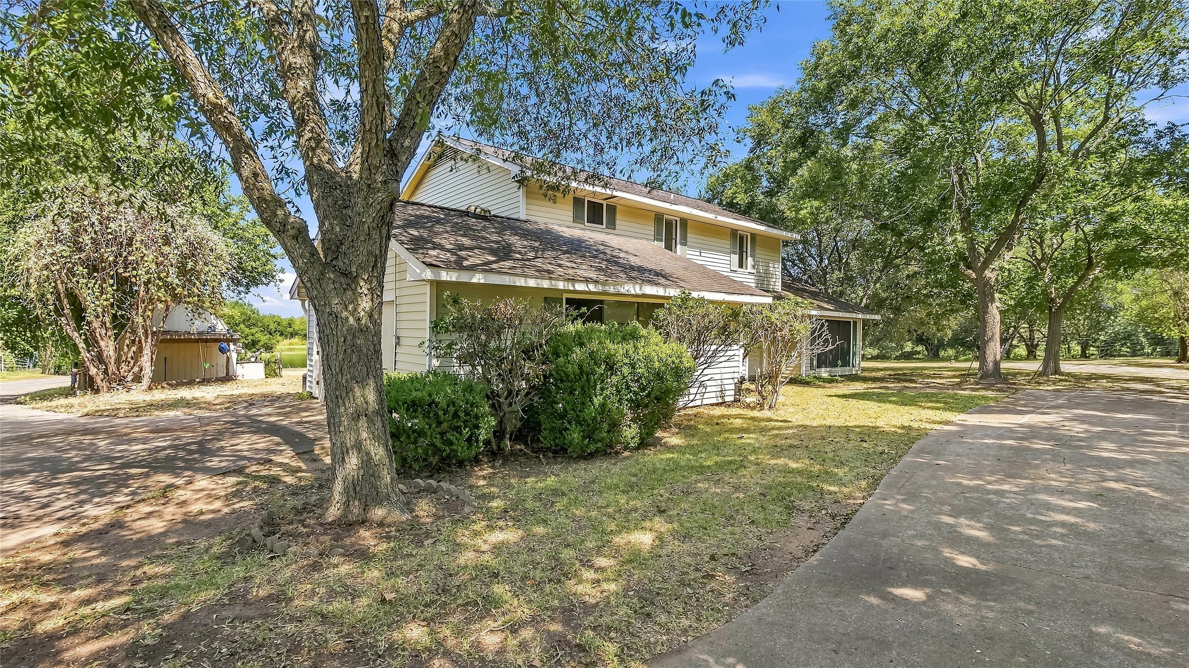 3447 Azalea Street Property Photo 4