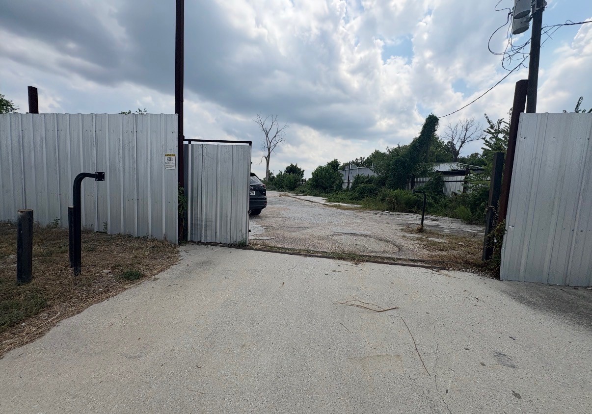 1904 Little York Road Property Photo 1