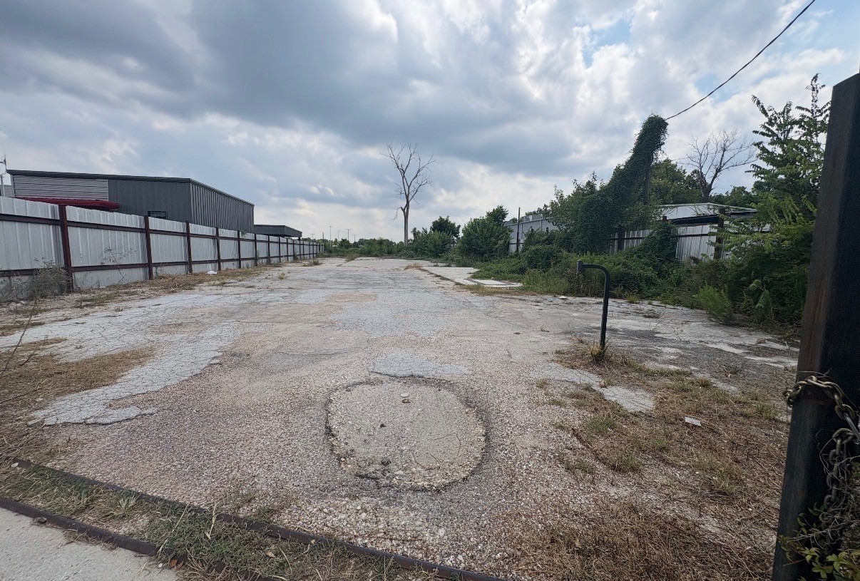 1904 Little York Road Property Photo 3
