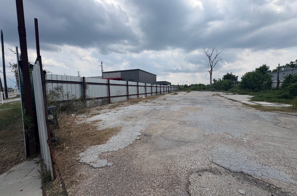 1904 Little York Road Property Photo 4
