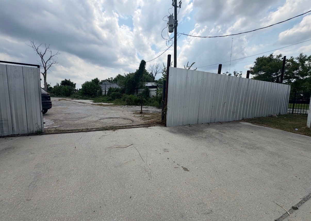 1904 Little York Road Property Photo 6