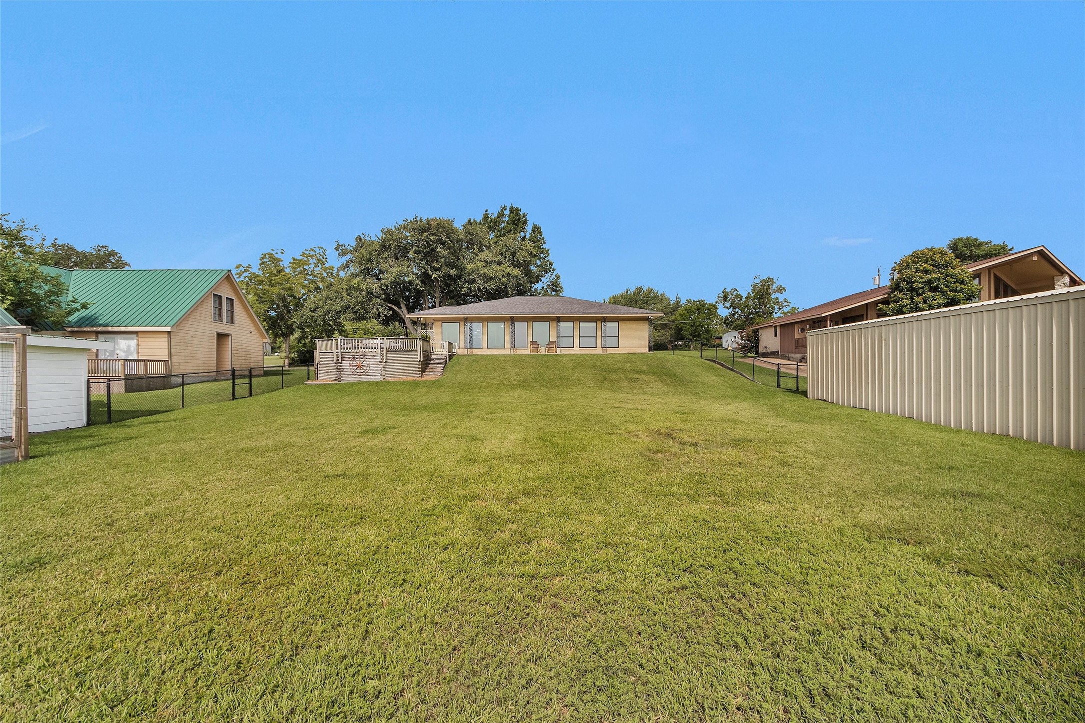 690 High Crest Drive Property Photo 37